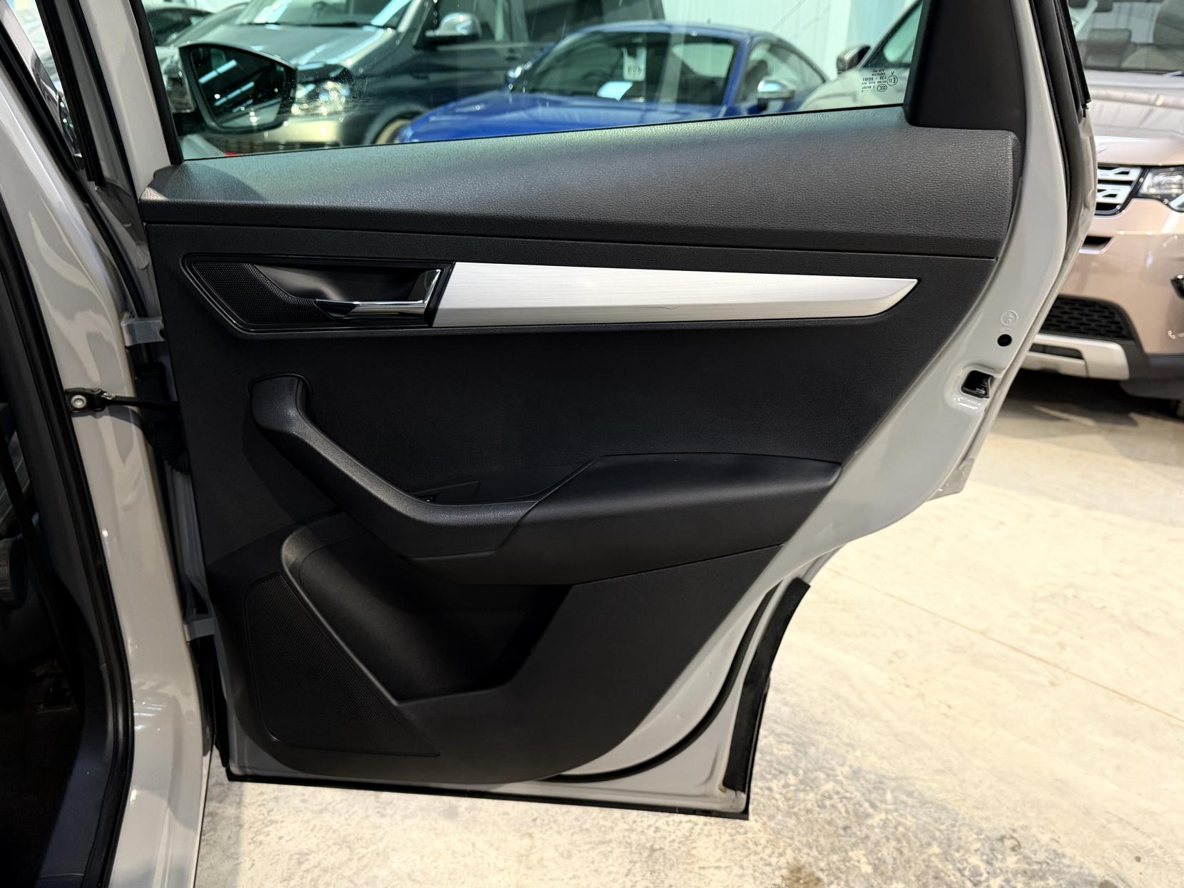 Skoda Karoq 1.0 TSI SE SUV 5dr Petrol DSG Euro 6 (s/s) (115 ps)