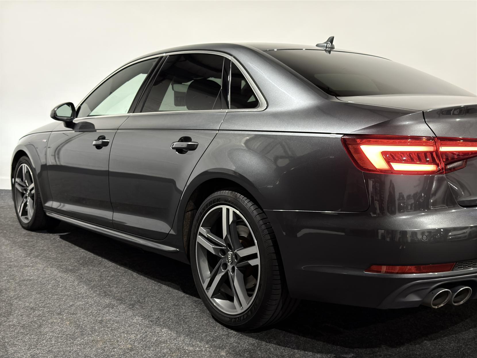 Audi A4 2.0 TDI ultra S line Saloon 4dr Diesel S Tronic Euro 6 (s/s) (190 ps)