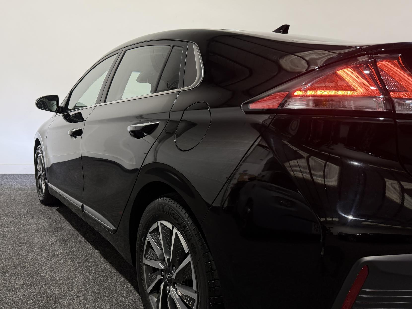 Hyundai IONIQ 38.3kWh Premium Hatchback 5dr Electric Auto (136 ps)