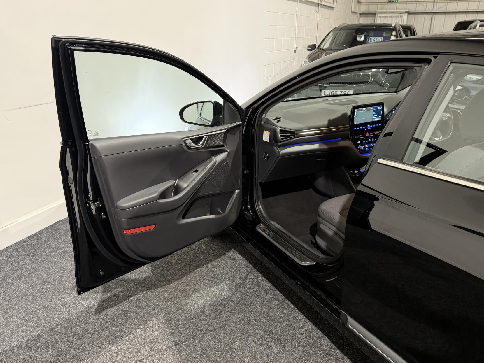 Hyundai IONIQ 38.3kWh Premium Hatchback 5dr Electric Auto (136 ps)