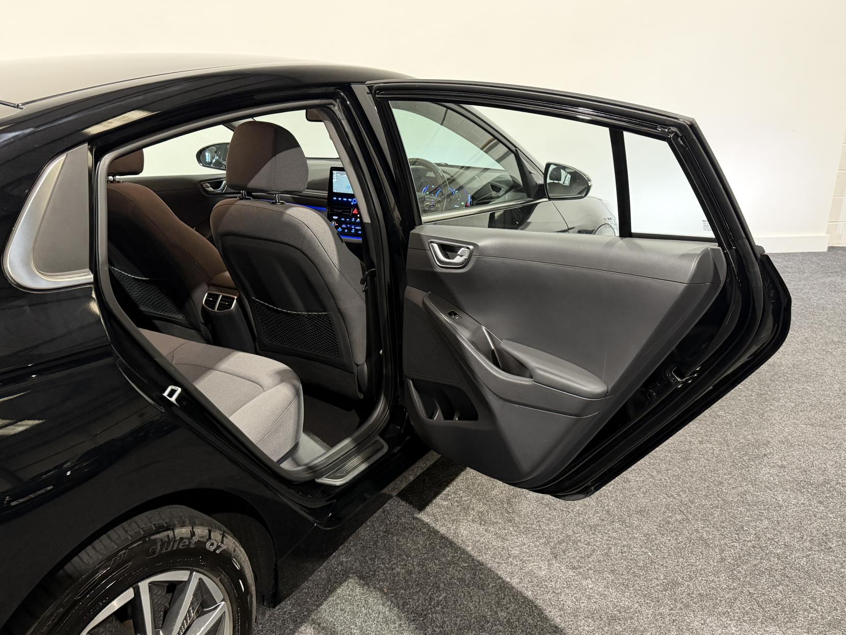 Hyundai IONIQ 38.3kWh Premium Hatchback 5dr Electric Auto (136 ps)
