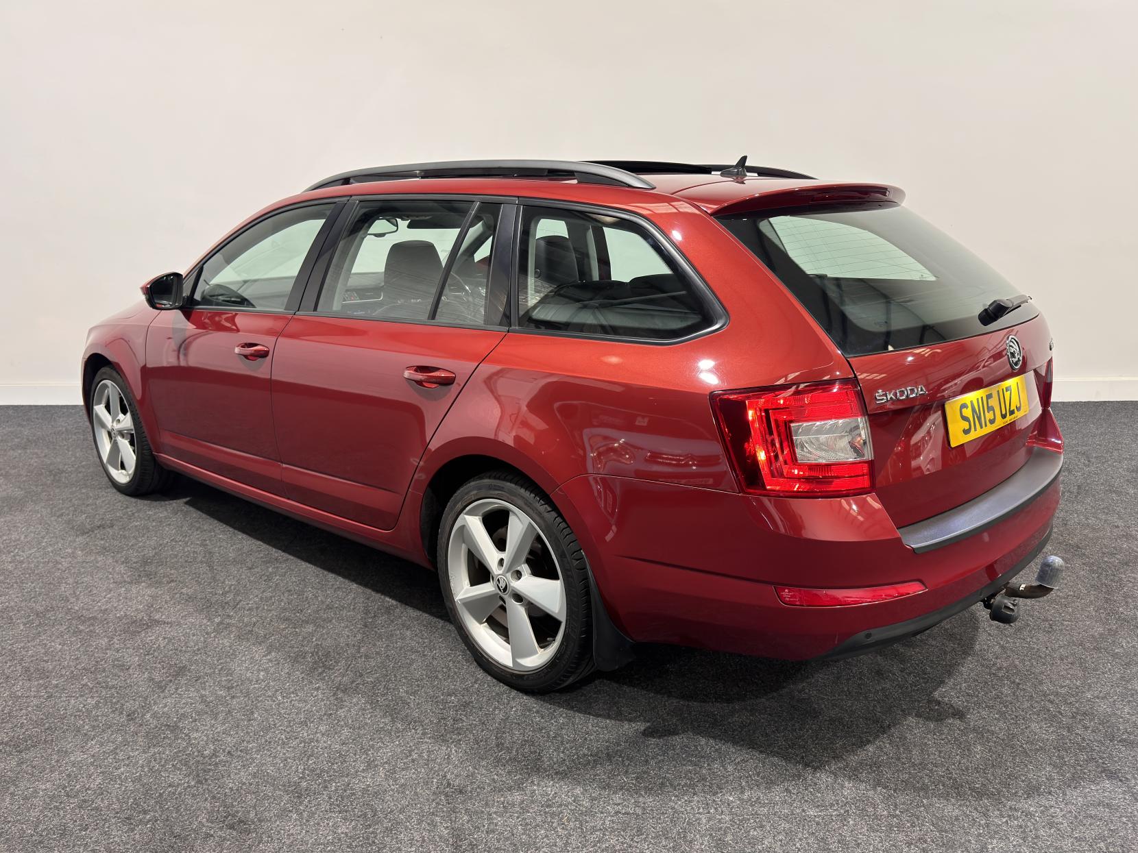 Skoda Octavia 2.0 TDI Elegance Estate 5dr Diesel Manual Euro 5 (s/s) (150 ps)