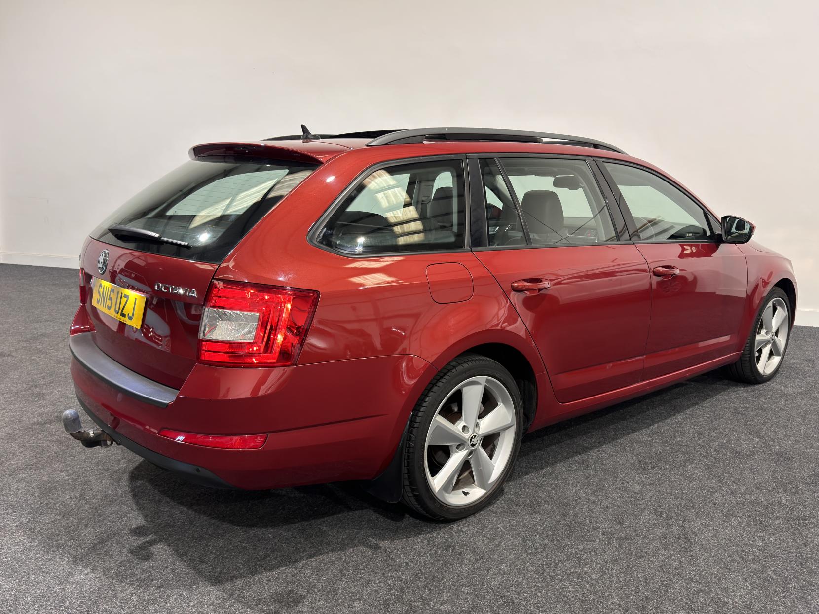 Skoda Octavia 2.0 TDI Elegance Estate 5dr Diesel Manual Euro 5 (s/s) (150 ps)