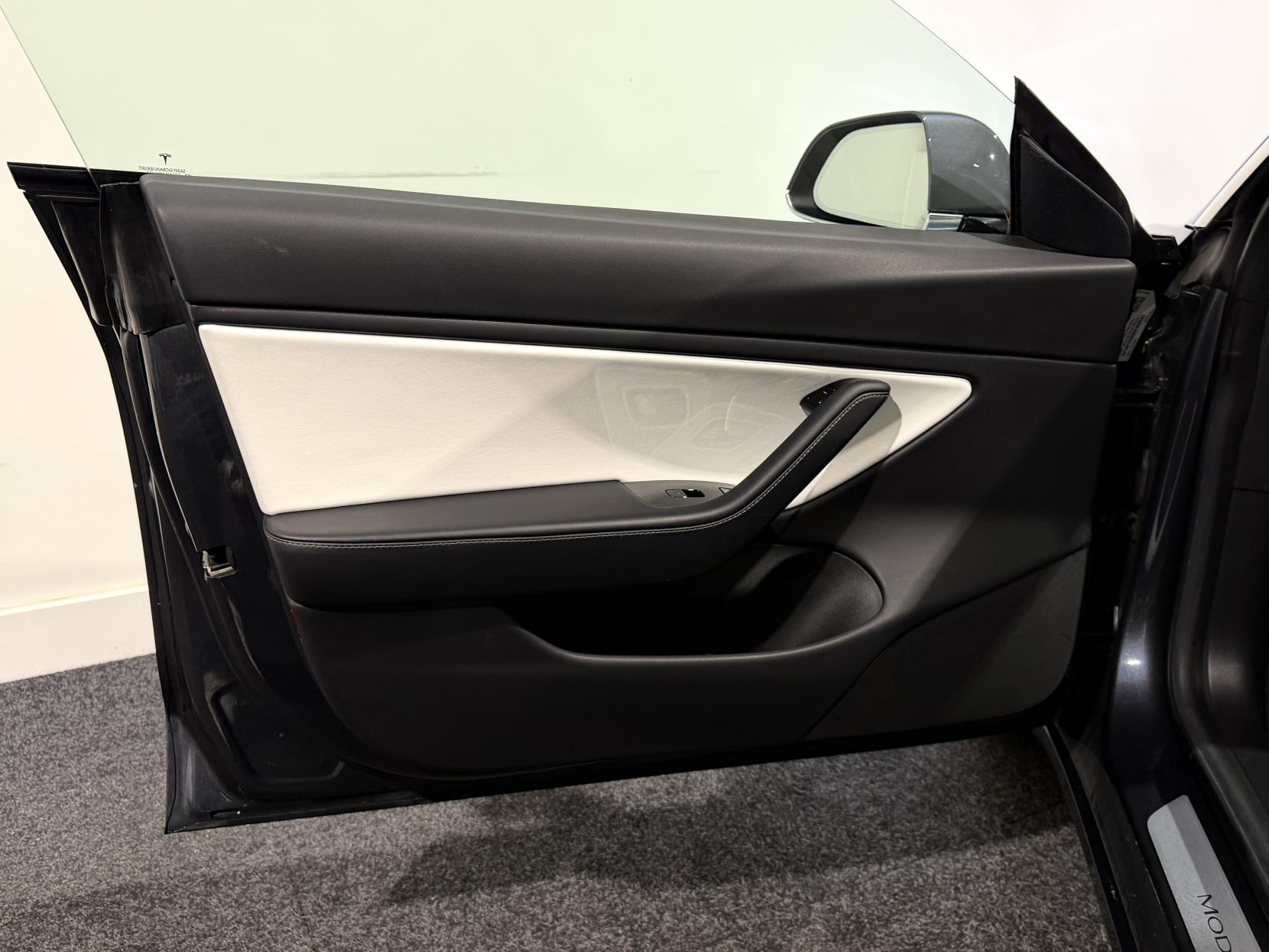 Tesla Model 3 (Dual Motor) Performance Saloon 4dr Electric Auto 4WDE (Performance Upgrade) (449 bhp)