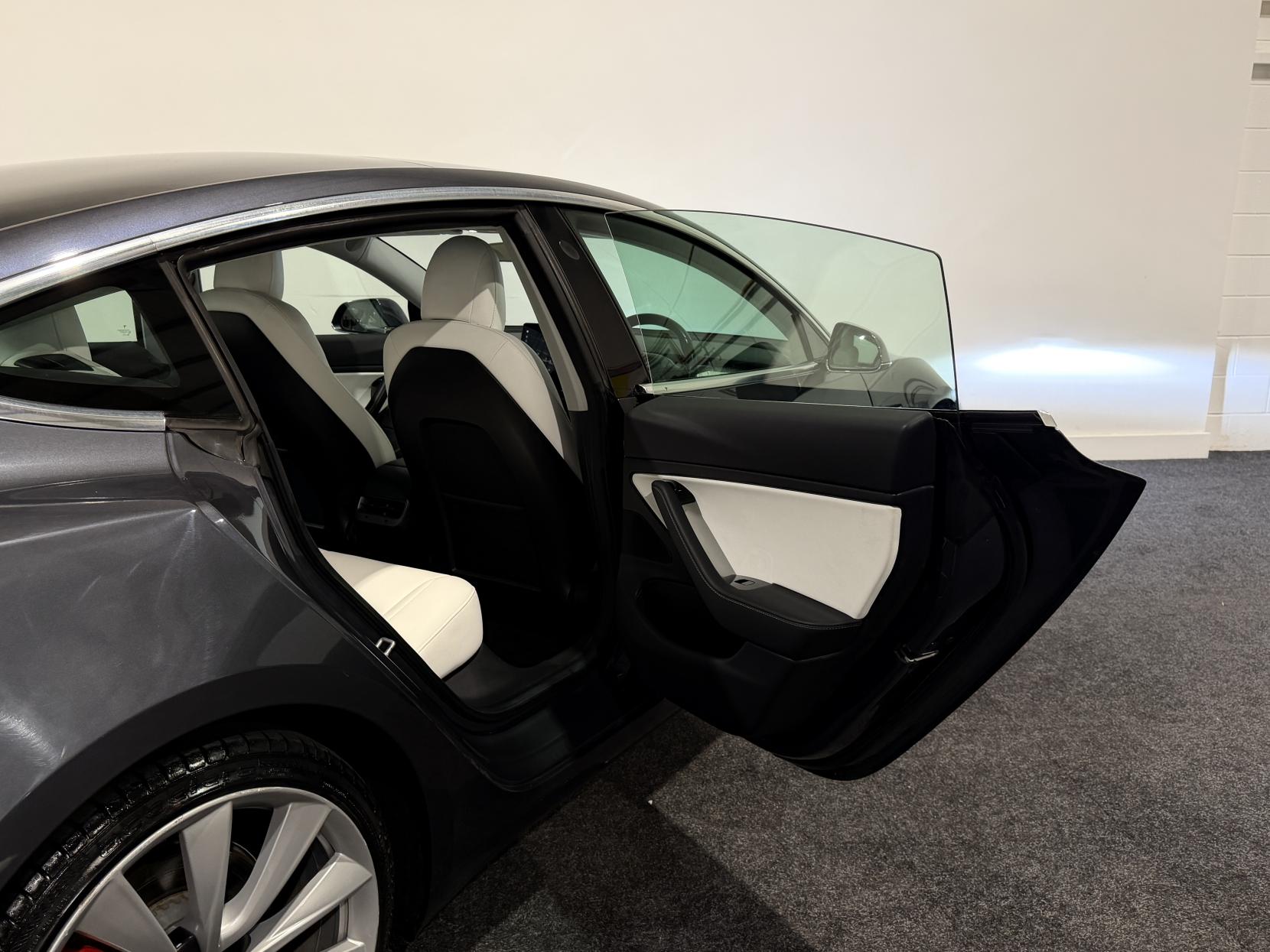 Tesla Model 3 (Dual Motor) Performance Saloon 4dr Electric Auto 4WDE (Performance Upgrade) (449 bhp)