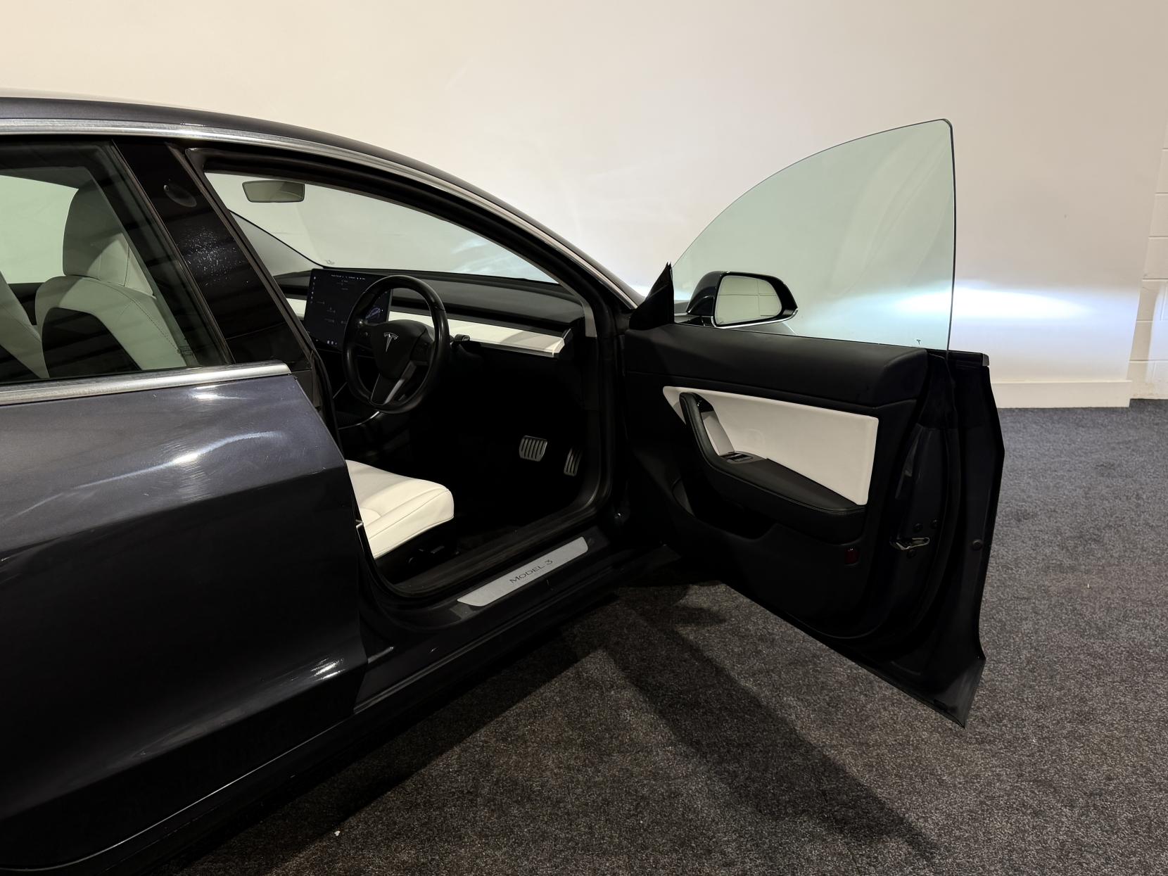 Tesla Model 3 (Dual Motor) Performance Saloon 4dr Electric Auto 4WDE (Performance Upgrade) (449 bhp)