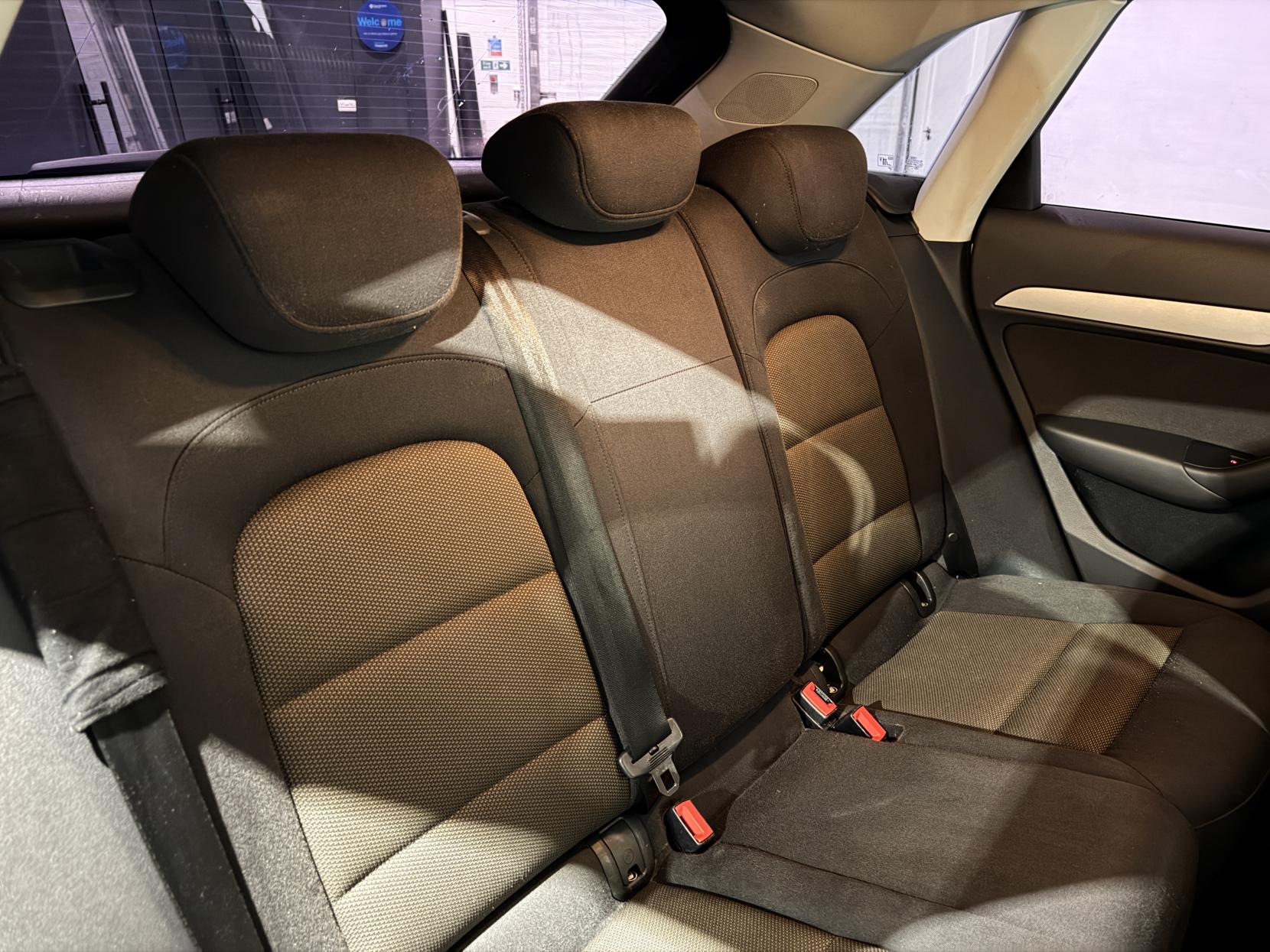 Audi Q3 2.0 TDI SE SUV 5dr Diesel S Tronic quattro Euro 5 (s/s) (177 ps)