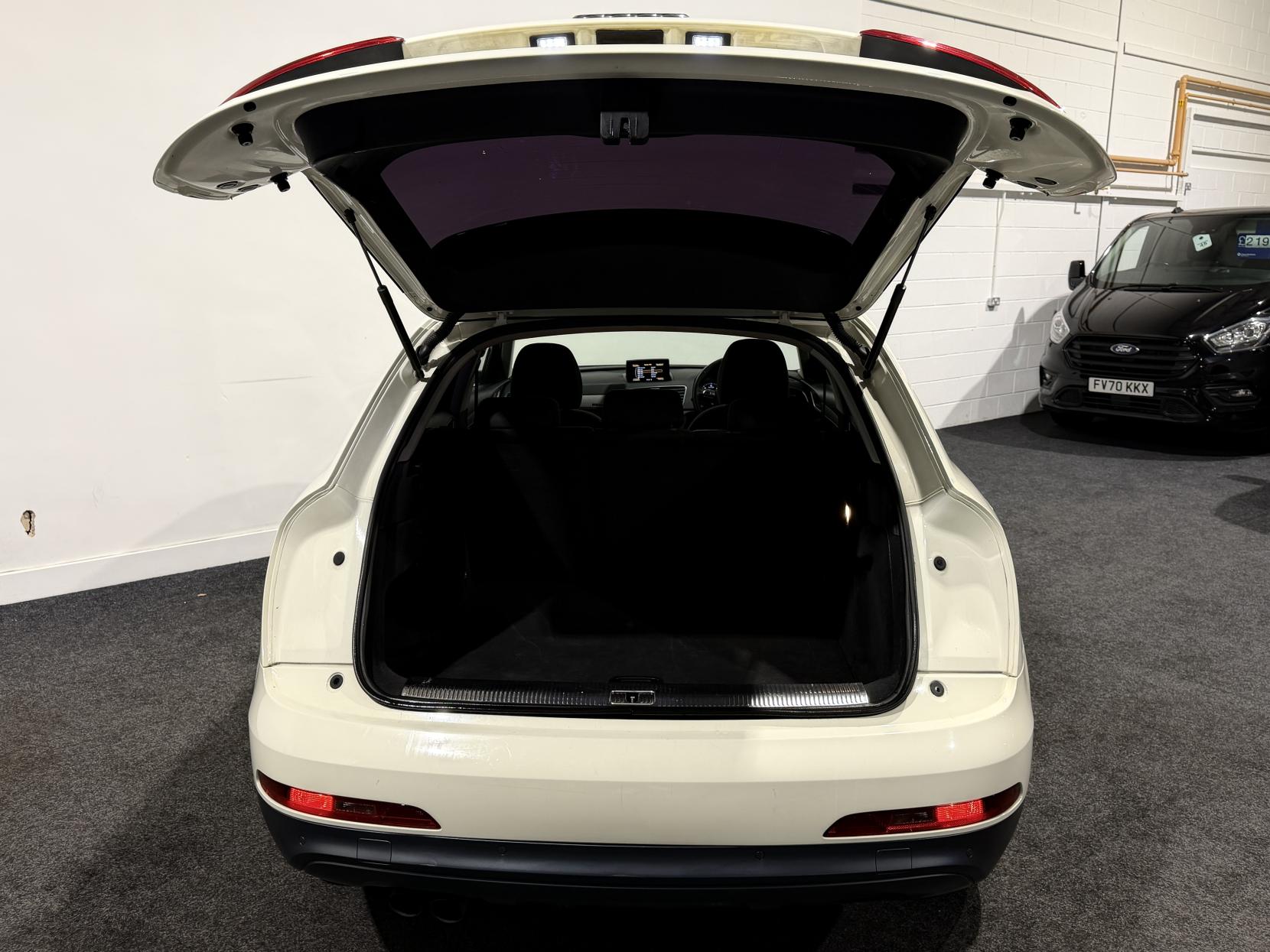 Audi Q3 2.0 TDI SE SUV 5dr Diesel S Tronic quattro Euro 5 (s/s) (177 ps)