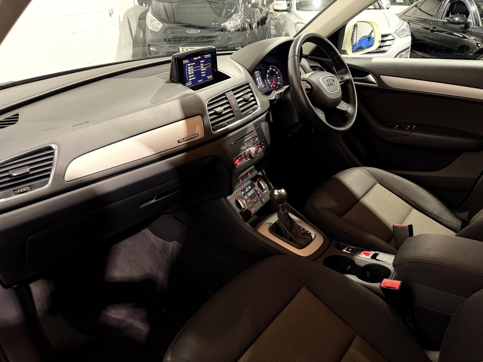 Audi Q3 2.0 TDI SE SUV 5dr Diesel S Tronic quattro Euro 5 (s/s) (177 ps)