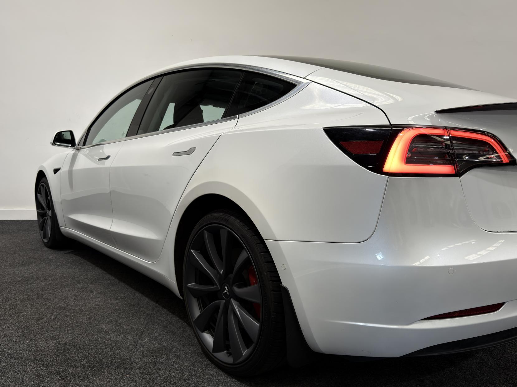 Tesla Model 3 (Dual Motor) Performance Saloon 4dr Electric Auto 4WDE (Performance Upgrade) (449 bhp)