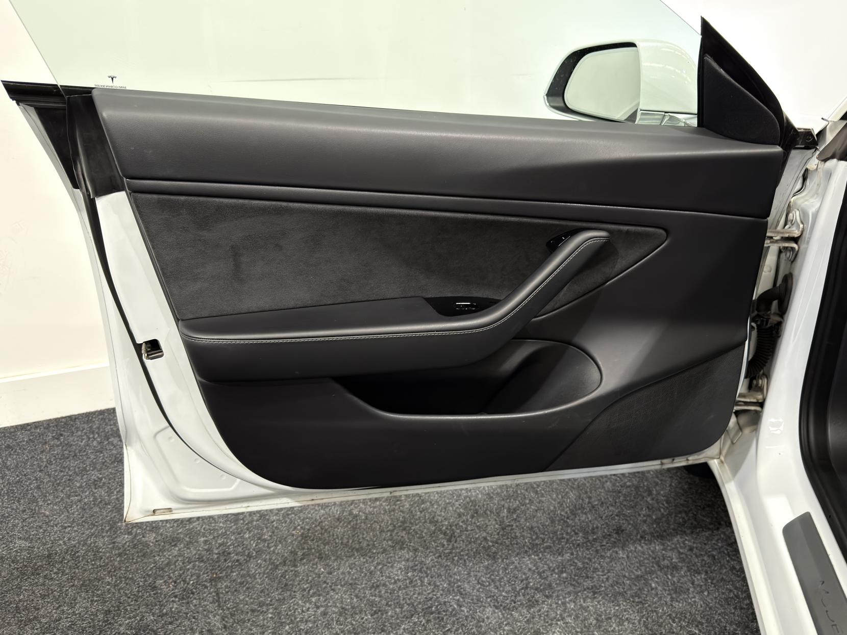 Tesla Model 3 (Dual Motor) Performance Saloon 4dr Electric Auto 4WDE (Performance Upgrade) (449 bhp)