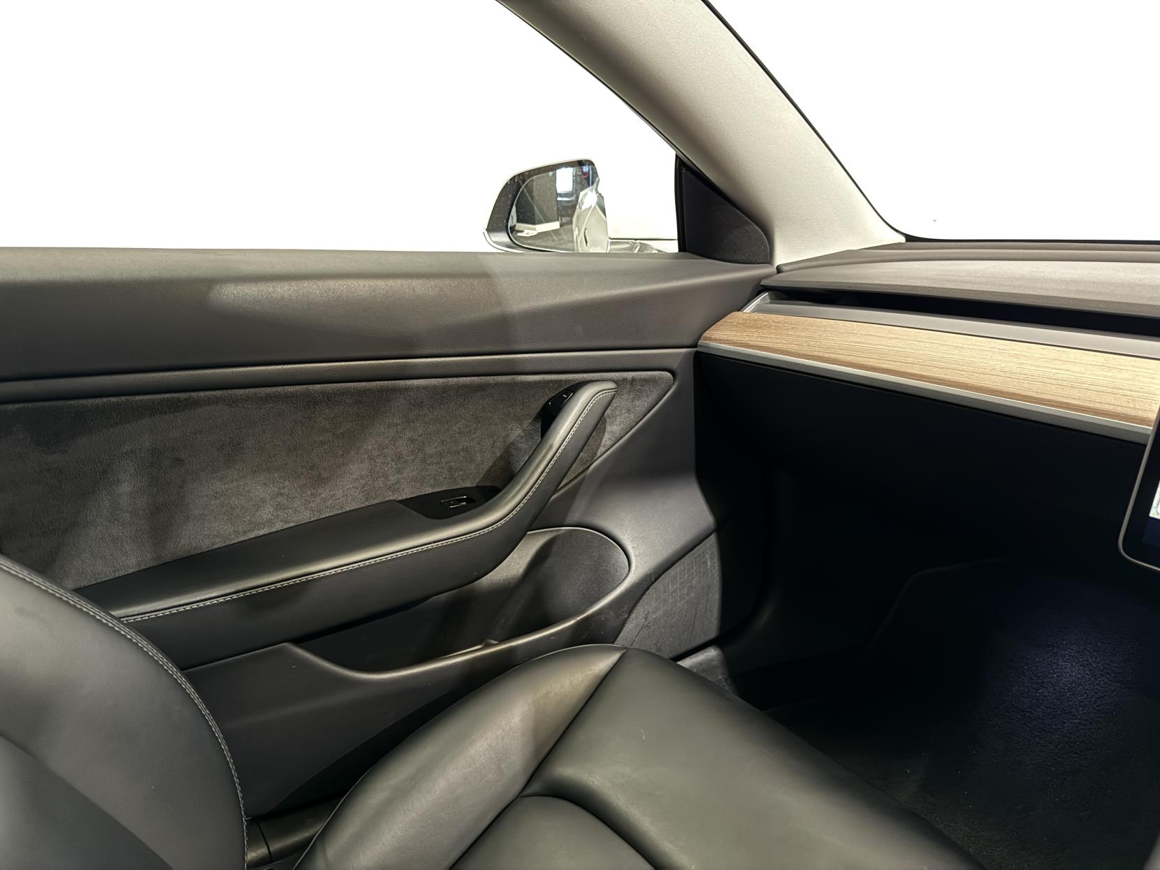 Tesla Model 3 (Dual Motor) Performance Saloon 4dr Electric Auto 4WDE (Performance Upgrade) (449 bhp)