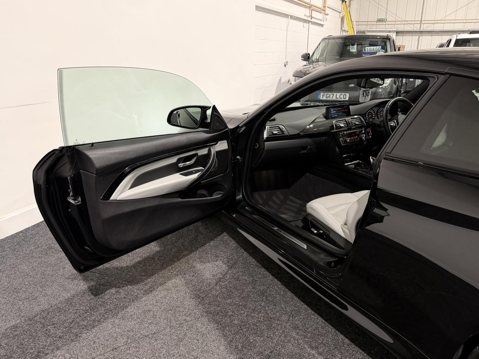 BMW M4 3.0 BiTurbo Coupe 2dr Petrol DCT Euro 6 (s/s) (431 ps)