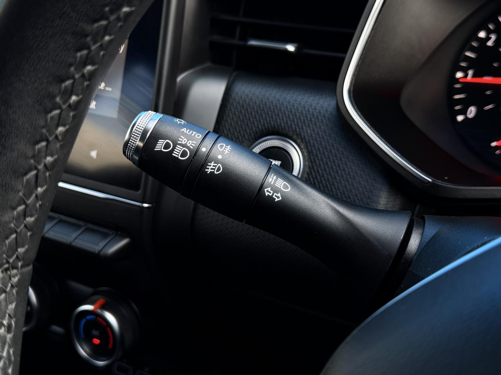 Renault Clio 1.0 TCe Iconic Hatchback 5dr Petrol Manual Euro 6 (s/s) (100 ps)