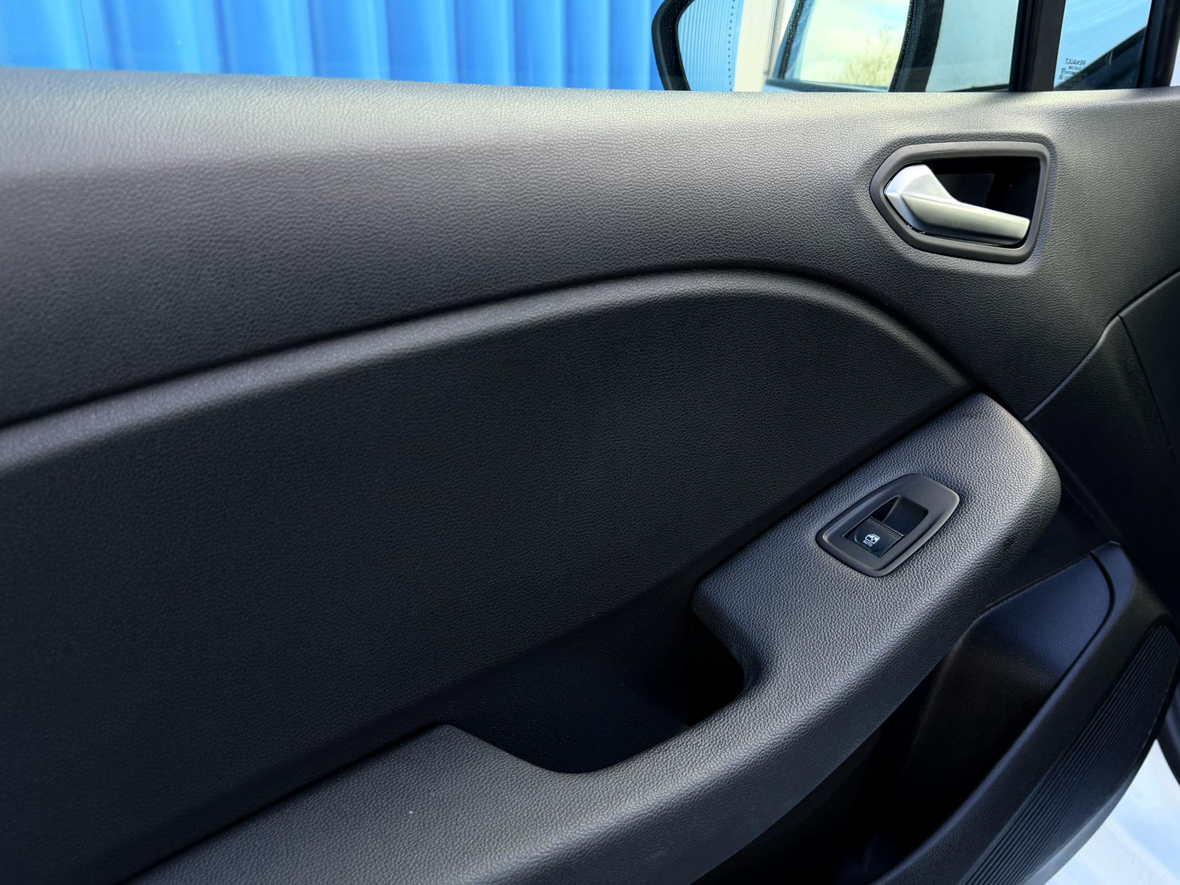 Renault Clio 1.0 TCe Iconic Hatchback 5dr Petrol Manual Euro 6 (s/s) (100 ps)