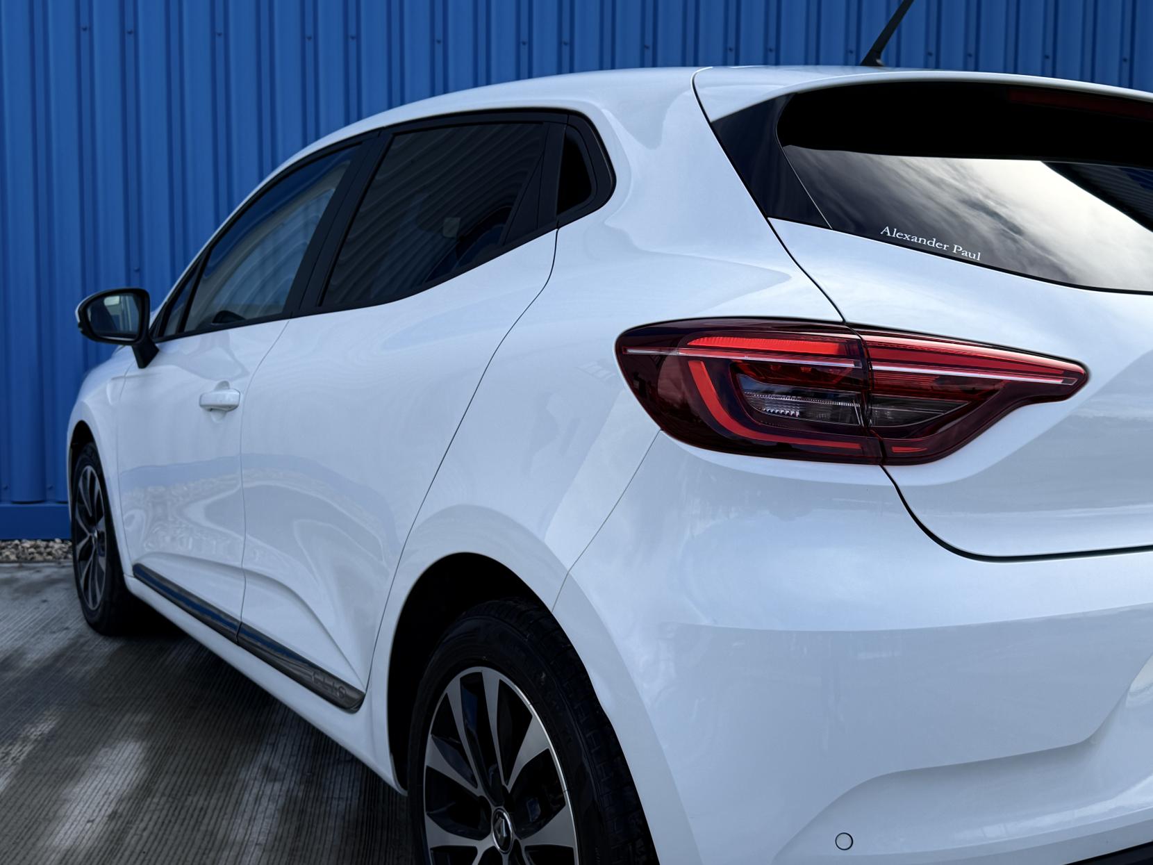 Renault Clio 1.0 TCe Iconic Hatchback 5dr Petrol Manual Euro 6 (s/s) (100 ps)