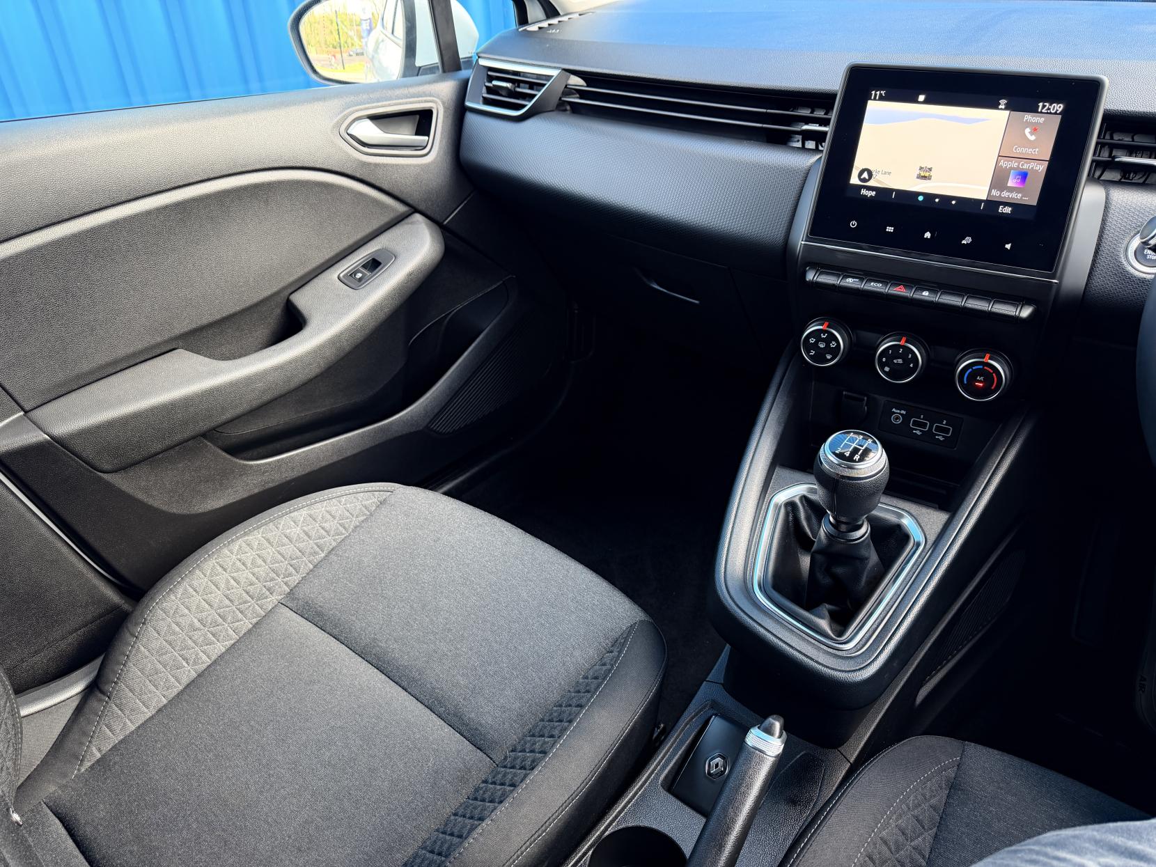 Renault Clio 1.0 TCe Iconic Hatchback 5dr Petrol Manual Euro 6 (s/s) (100 ps)