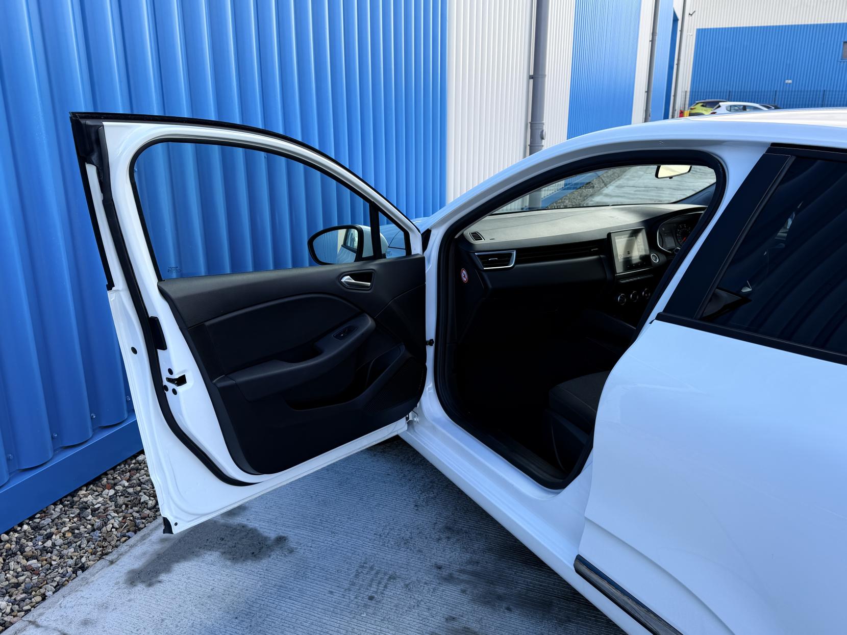 Renault Clio 1.0 TCe Iconic Hatchback 5dr Petrol Manual Euro 6 (s/s) (100 ps)