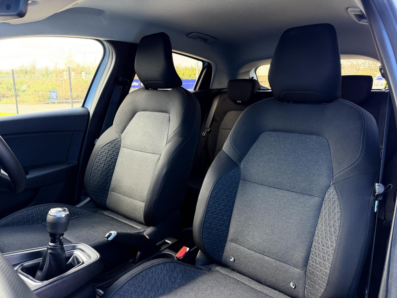 Renault Clio 1.0 TCe Iconic Hatchback 5dr Petrol Manual Euro 6 (s/s) (100 ps)