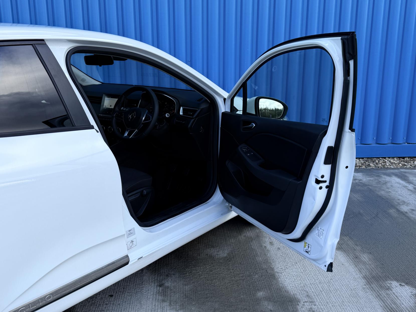 Renault Clio 1.0 TCe Iconic Hatchback 5dr Petrol Manual Euro 6 (s/s) (100 ps)