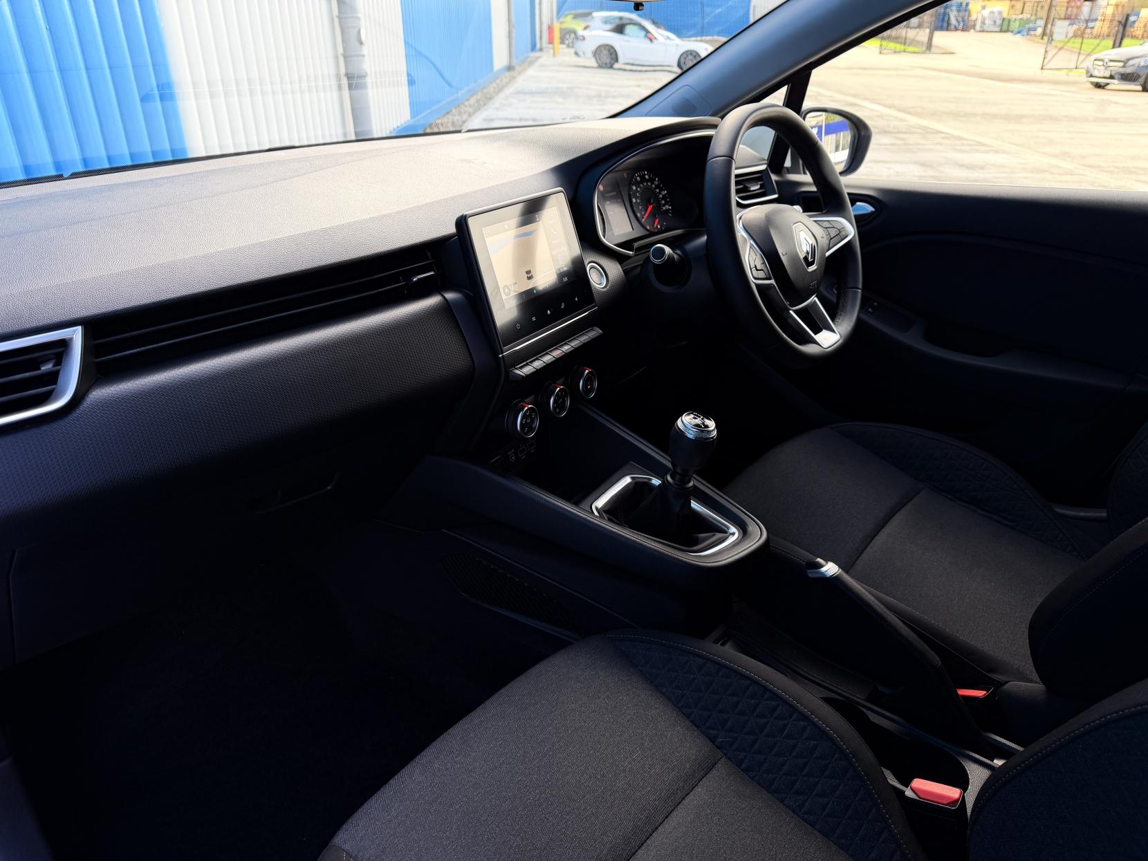 Renault Clio 1.0 TCe Iconic Hatchback 5dr Petrol Manual Euro 6 (s/s) (100 ps)