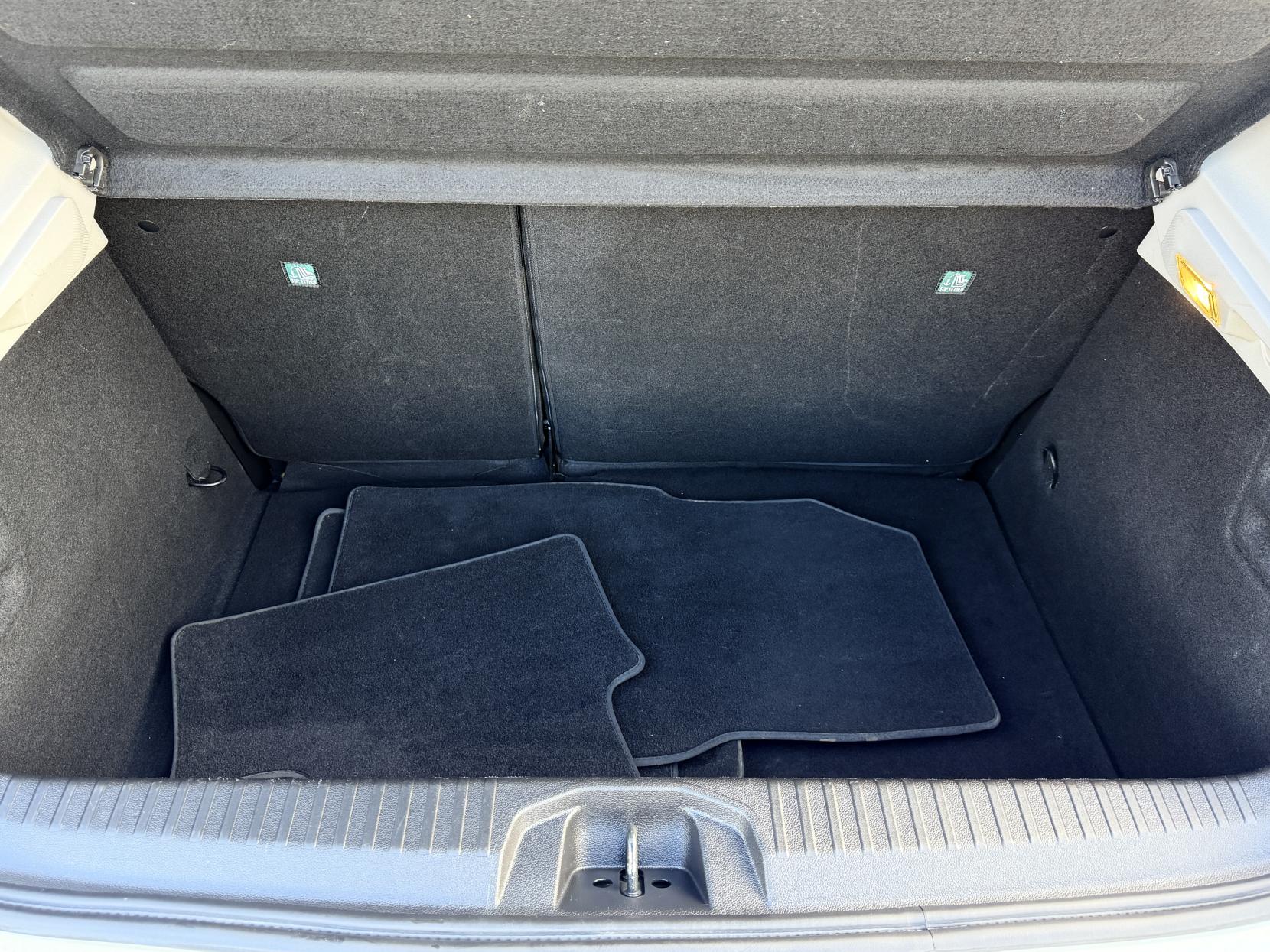 Renault Clio 1.0 TCe Iconic Hatchback 5dr Petrol Manual Euro 6 (s/s) (100 ps)