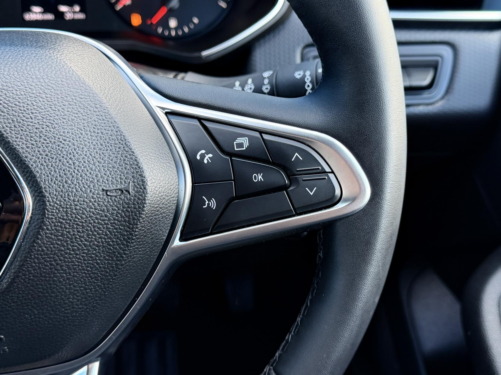 Renault Clio 1.0 TCe Iconic Hatchback 5dr Petrol Manual Euro 6 (s/s) (100 ps)