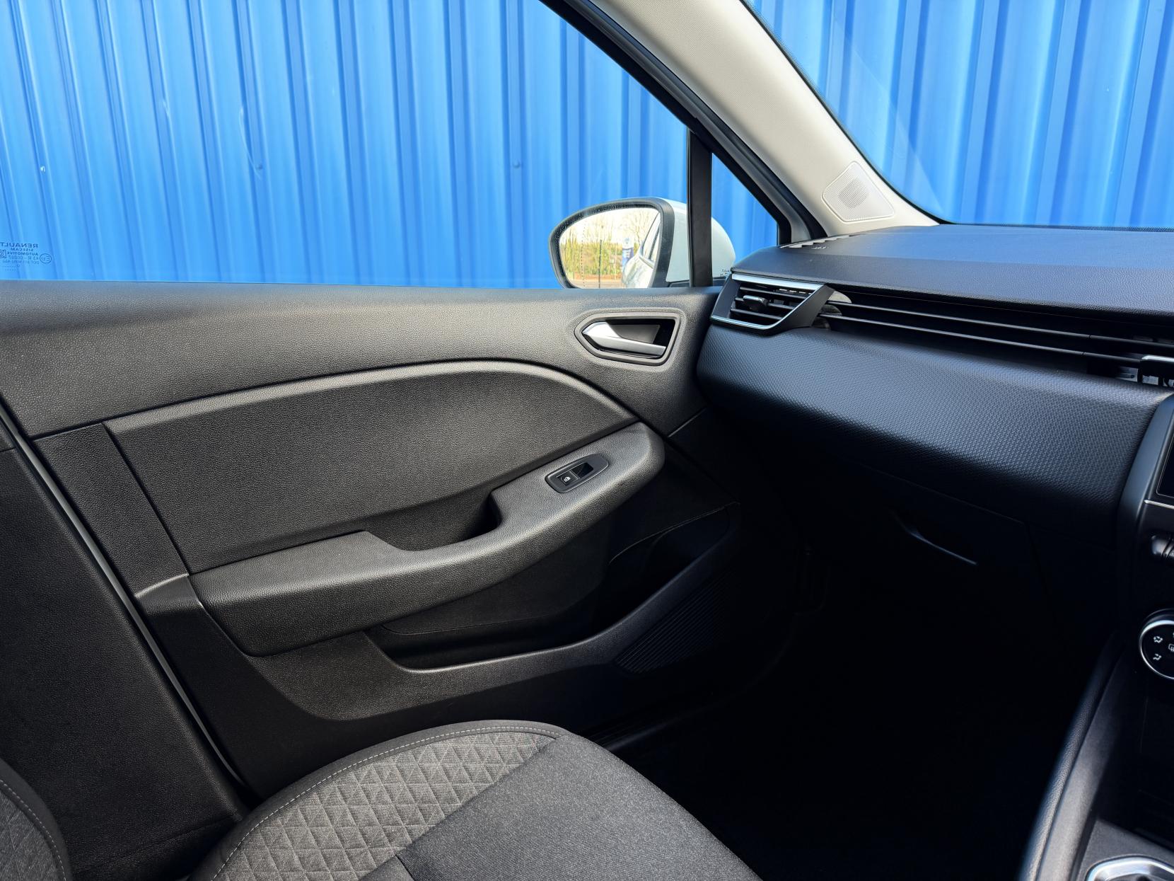 Renault Clio 1.0 TCe Iconic Hatchback 5dr Petrol Manual Euro 6 (s/s) (100 ps)