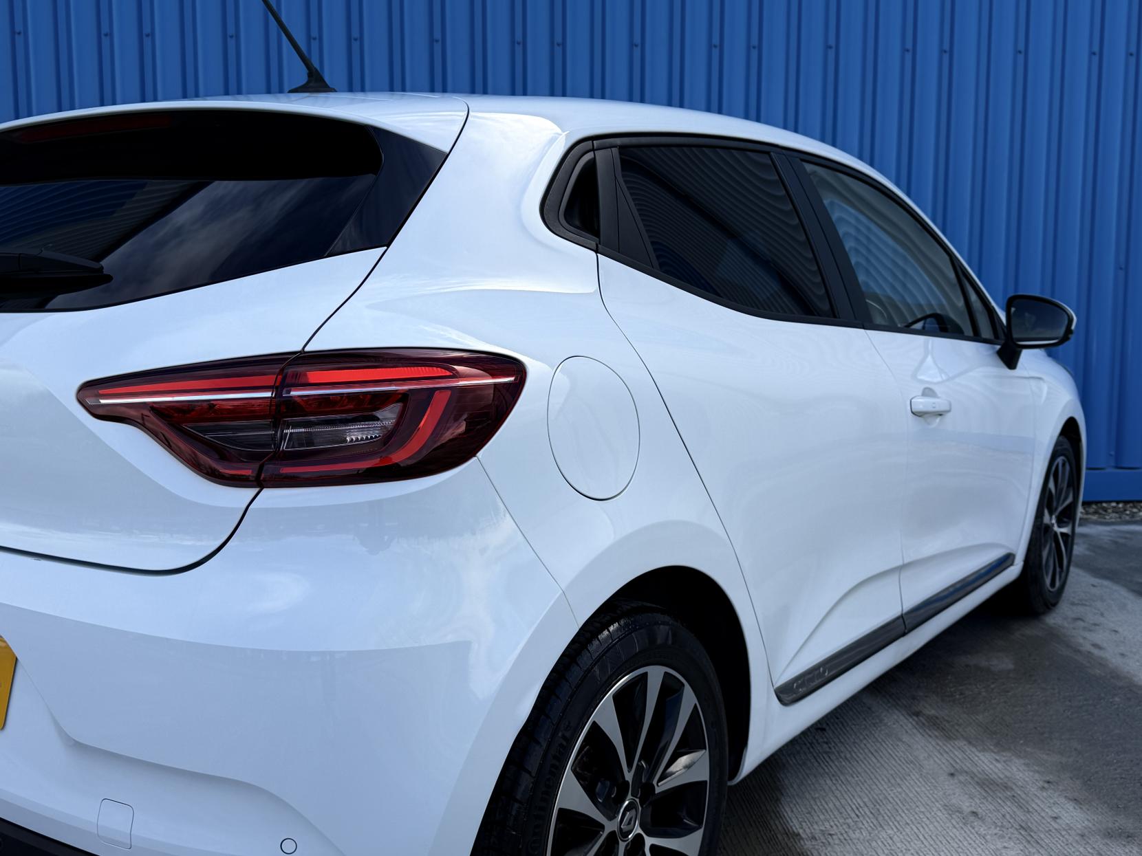 Renault Clio 1.0 TCe Iconic Hatchback 5dr Petrol Manual Euro 6 (s/s) (100 ps)