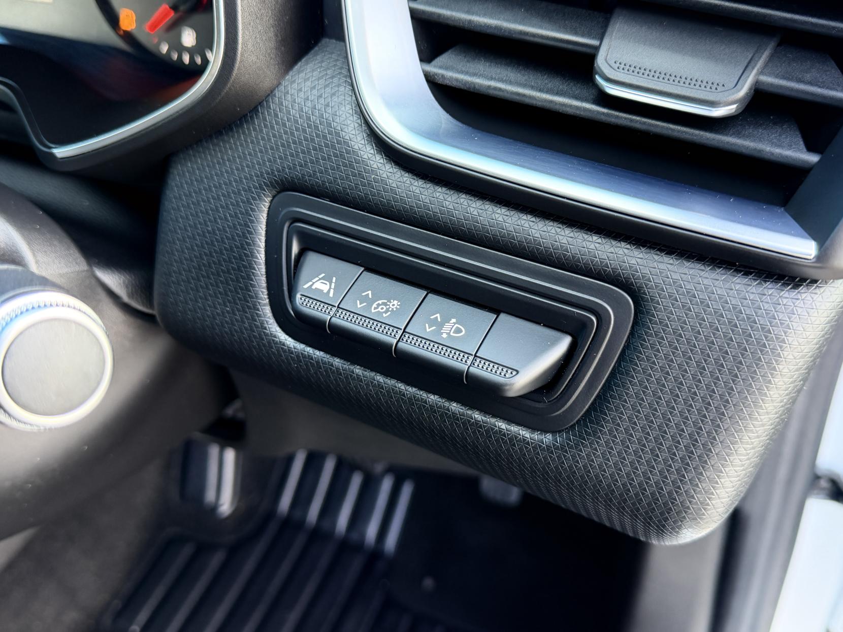 Renault Clio 1.0 TCe Iconic Hatchback 5dr Petrol Manual Euro 6 (s/s) (100 ps)