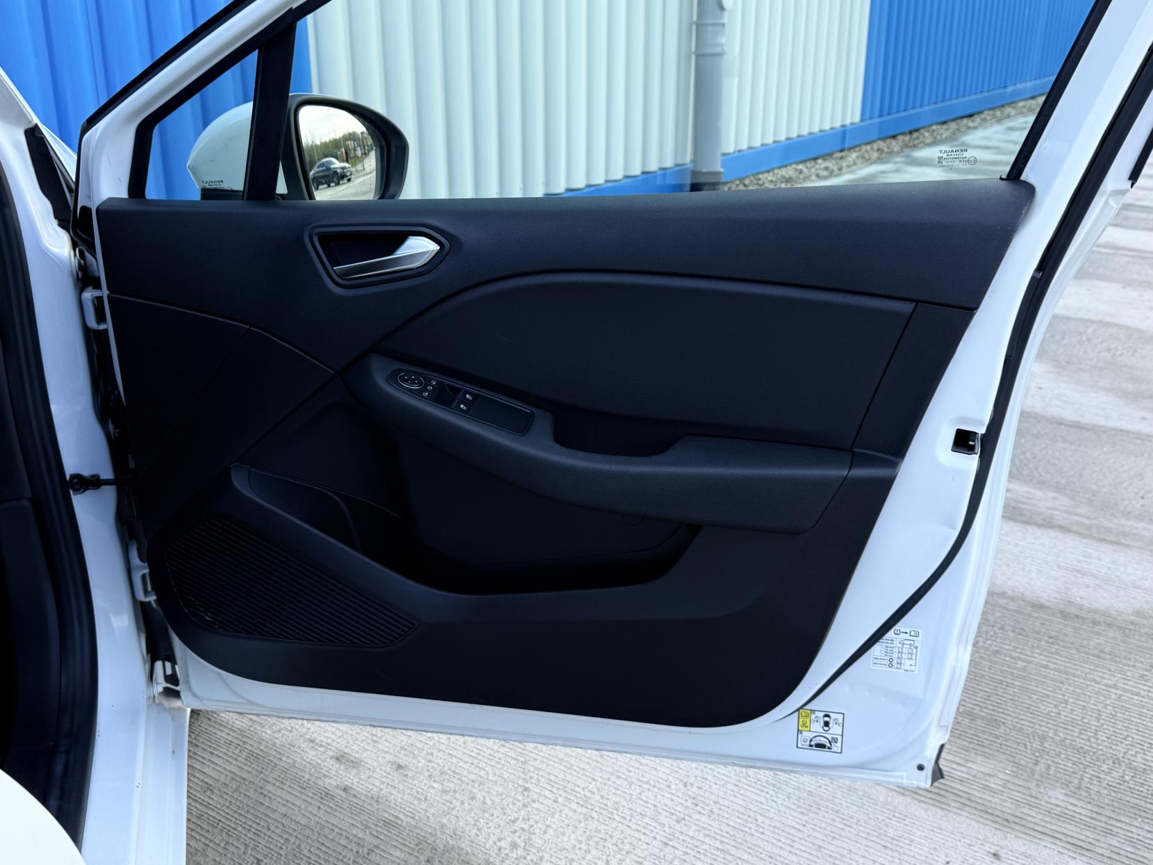 Renault Clio 1.0 TCe Iconic Hatchback 5dr Petrol Manual Euro 6 (s/s) (100 ps)