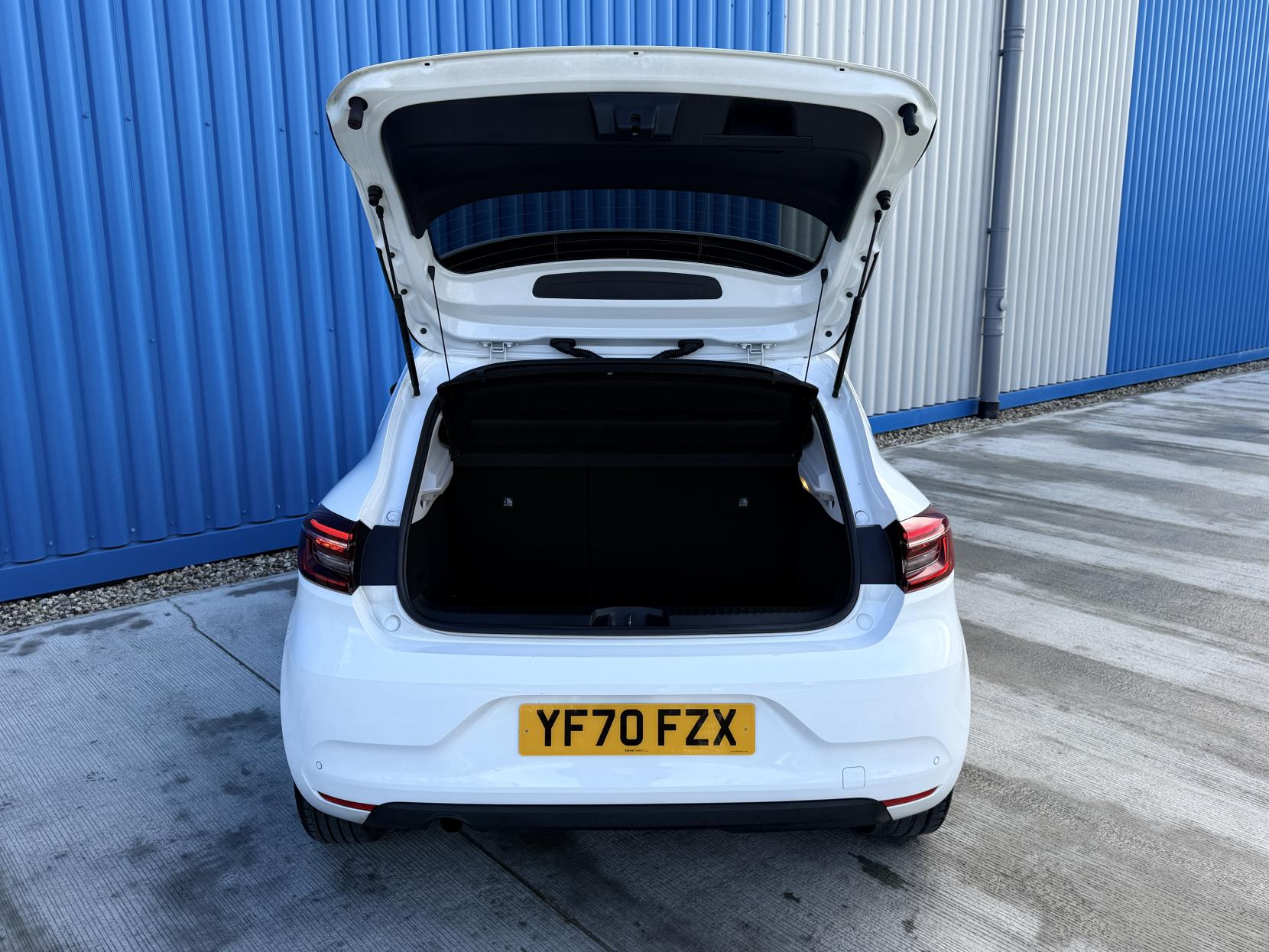 Renault Clio 1.0 TCe Iconic Hatchback 5dr Petrol Manual Euro 6 (s/s) (100 ps)