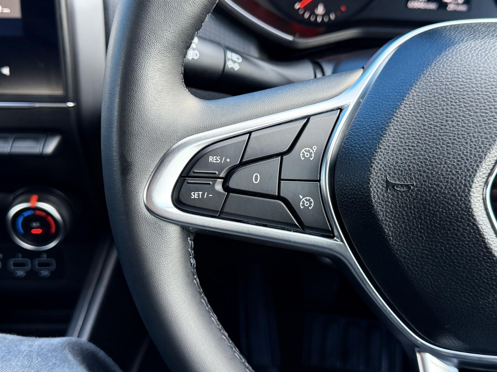 Renault Clio 1.0 TCe Iconic Hatchback 5dr Petrol Manual Euro 6 (s/s) (100 ps)