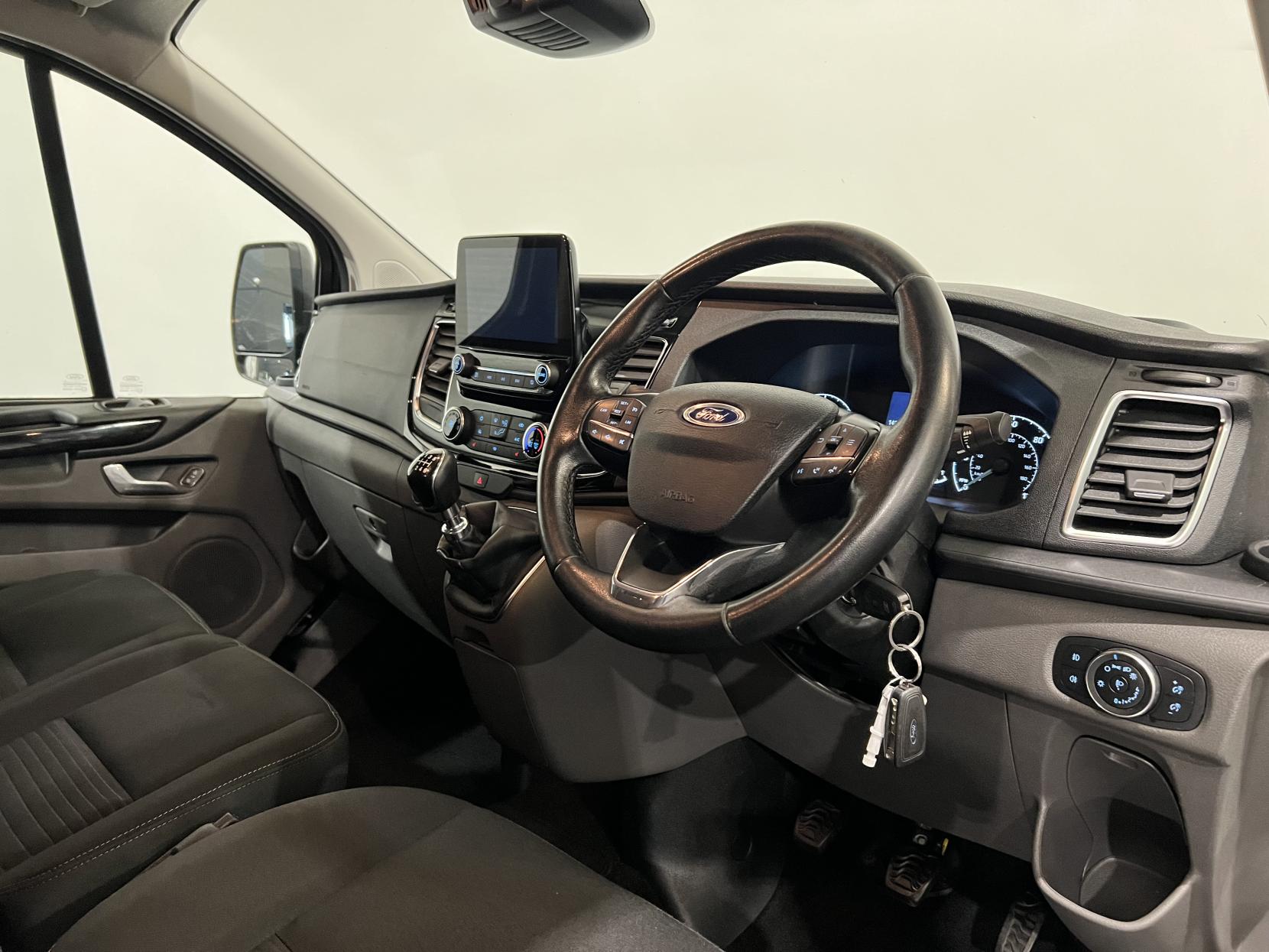 Ford Transit Custom 2.0 320 EcoBlue Limited Crew Van Double Cab 5dr Diesel Manual L2 H1 Euro 6 (6 Seat) (130 ps)