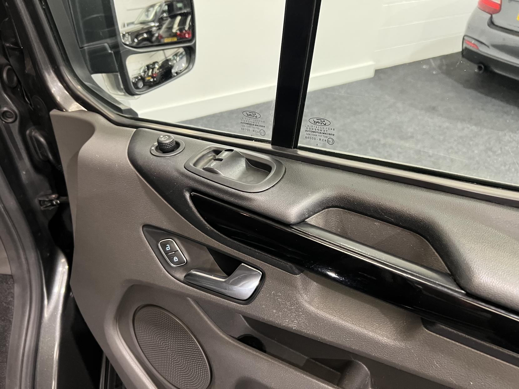 Ford Transit Custom 2.0 320 EcoBlue Limited Crew Van Double Cab 5dr Diesel Manual L2 H1 Euro 6 (6 Seat) (130 ps)