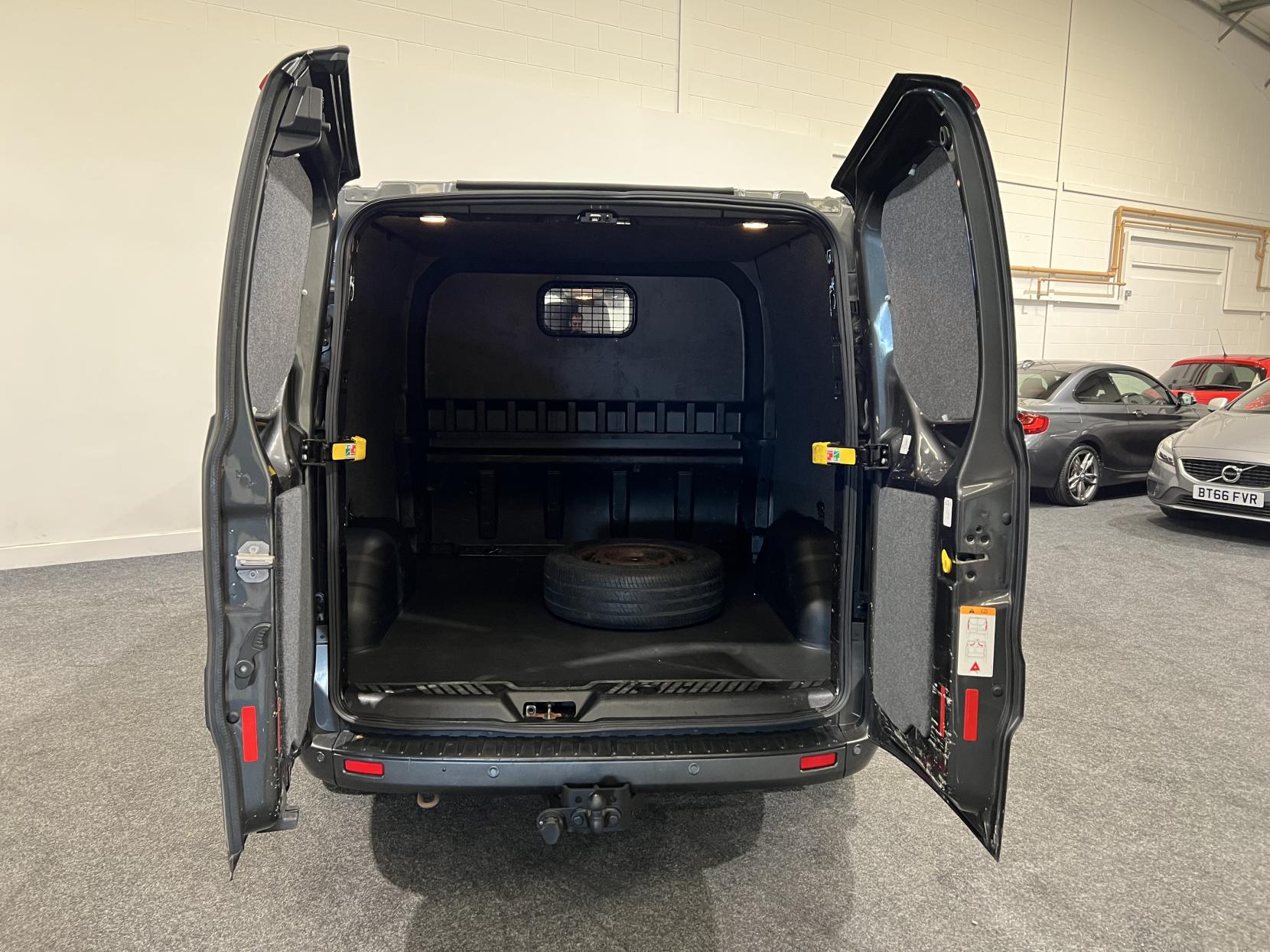 Ford Transit Custom 2.0 320 EcoBlue Limited Crew Van Double Cab 5dr Diesel Manual L2 H1 Euro 6 (6 Seat) (130 ps)