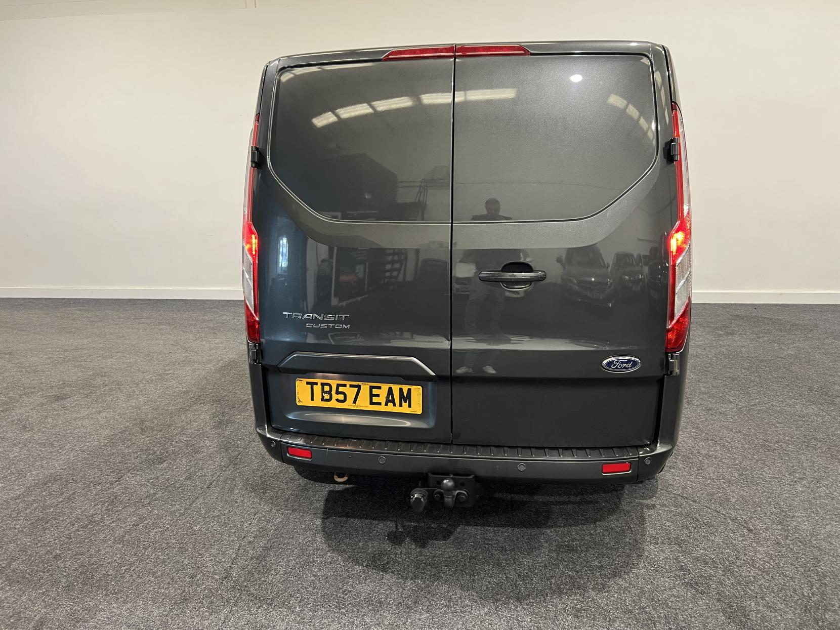 Ford Transit Custom 2.0 320 EcoBlue Limited Crew Van Double Cab 5dr Diesel Manual L2 H1 Euro 6 (6 Seat) (130 ps)