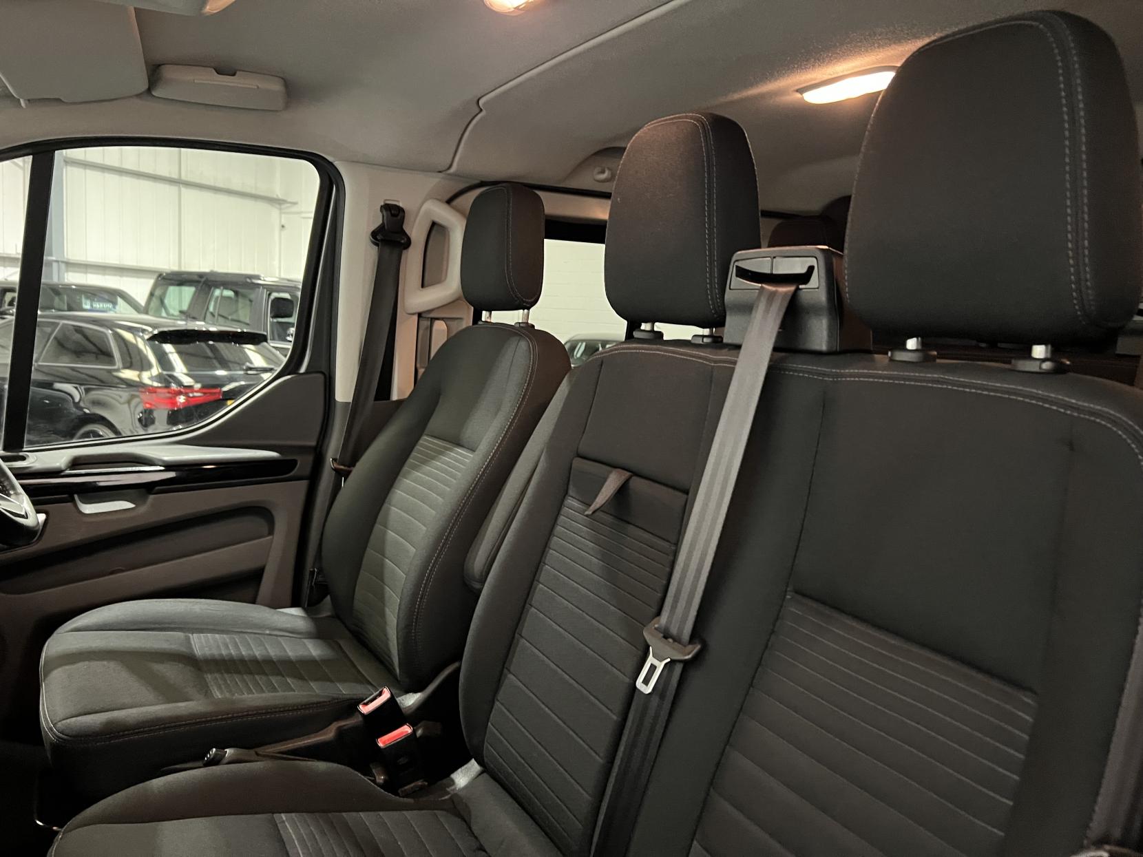 Ford Transit Custom 2.0 320 EcoBlue Limited Crew Van Double Cab 5dr Diesel Manual L2 H1 Euro 6 (6 Seat) (130 ps)