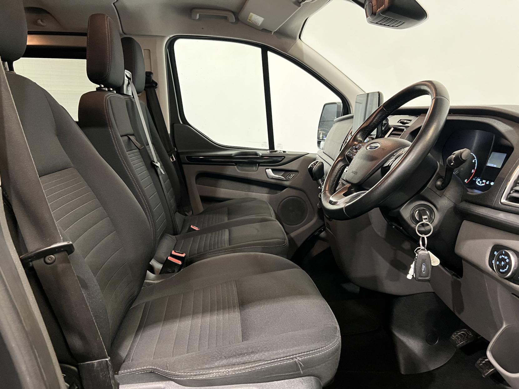 Ford Transit Custom 2.0 320 EcoBlue Limited Crew Van Double Cab 5dr Diesel Manual L2 H1 Euro 6 (6 Seat) (130 ps)