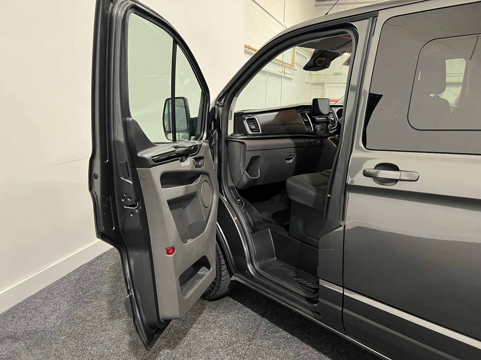 Ford Transit Custom 2.0 320 EcoBlue Limited Crew Van Double Cab 5dr Diesel Manual L2 H1 Euro 6 (6 Seat) (130 ps)