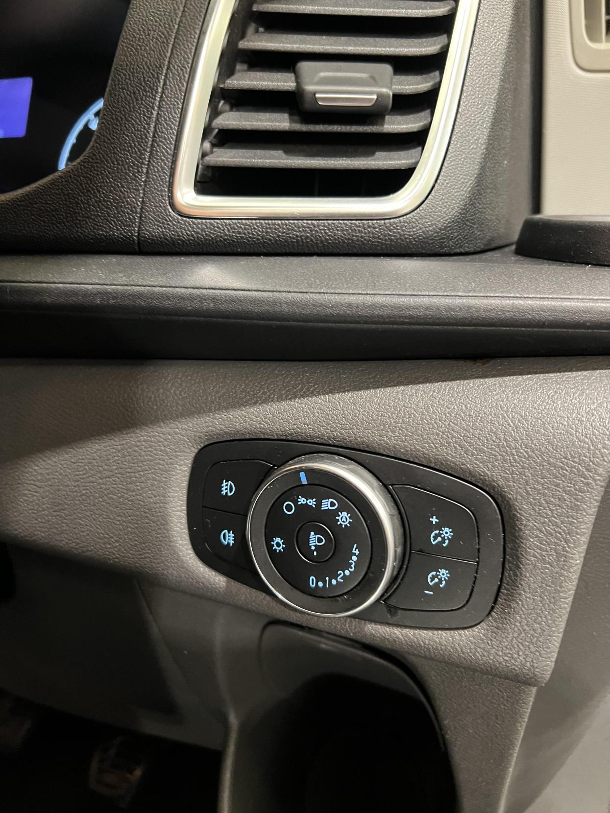 Ford Transit Custom 2.0 320 EcoBlue Limited Crew Van Double Cab 5dr Diesel Manual L2 H1 Euro 6 (6 Seat) (130 ps)