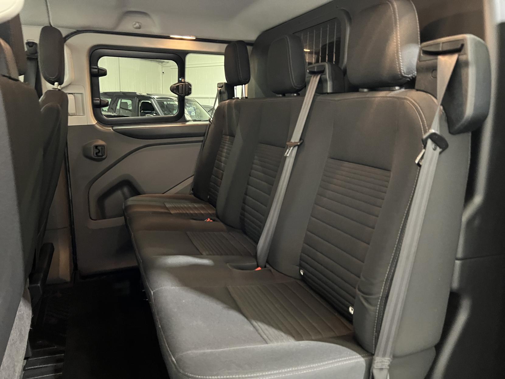 Ford Transit Custom 2.0 320 EcoBlue Limited Crew Van Double Cab 5dr Diesel Manual L2 H1 Euro 6 (6 Seat) (130 ps)
