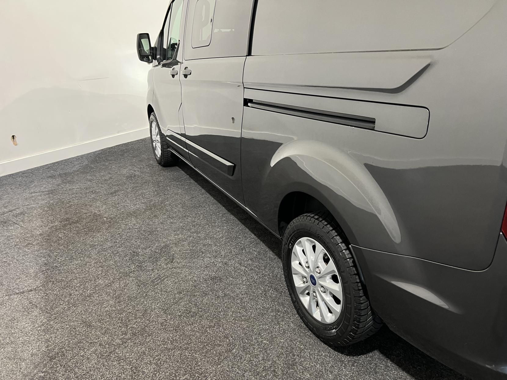 Ford Transit Custom 2.0 320 EcoBlue Limited Crew Van Double Cab 5dr Diesel Manual L2 H1 Euro 6 (6 Seat) (130 ps)
