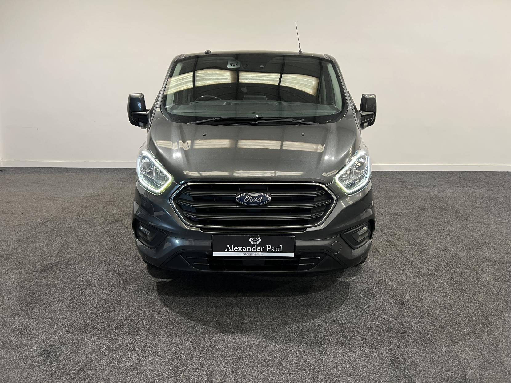 Ford Transit Custom 2.0 320 EcoBlue Limited Crew Van Double Cab 5dr Diesel Manual L2 H1 Euro 6 (6 Seat) (130 ps)