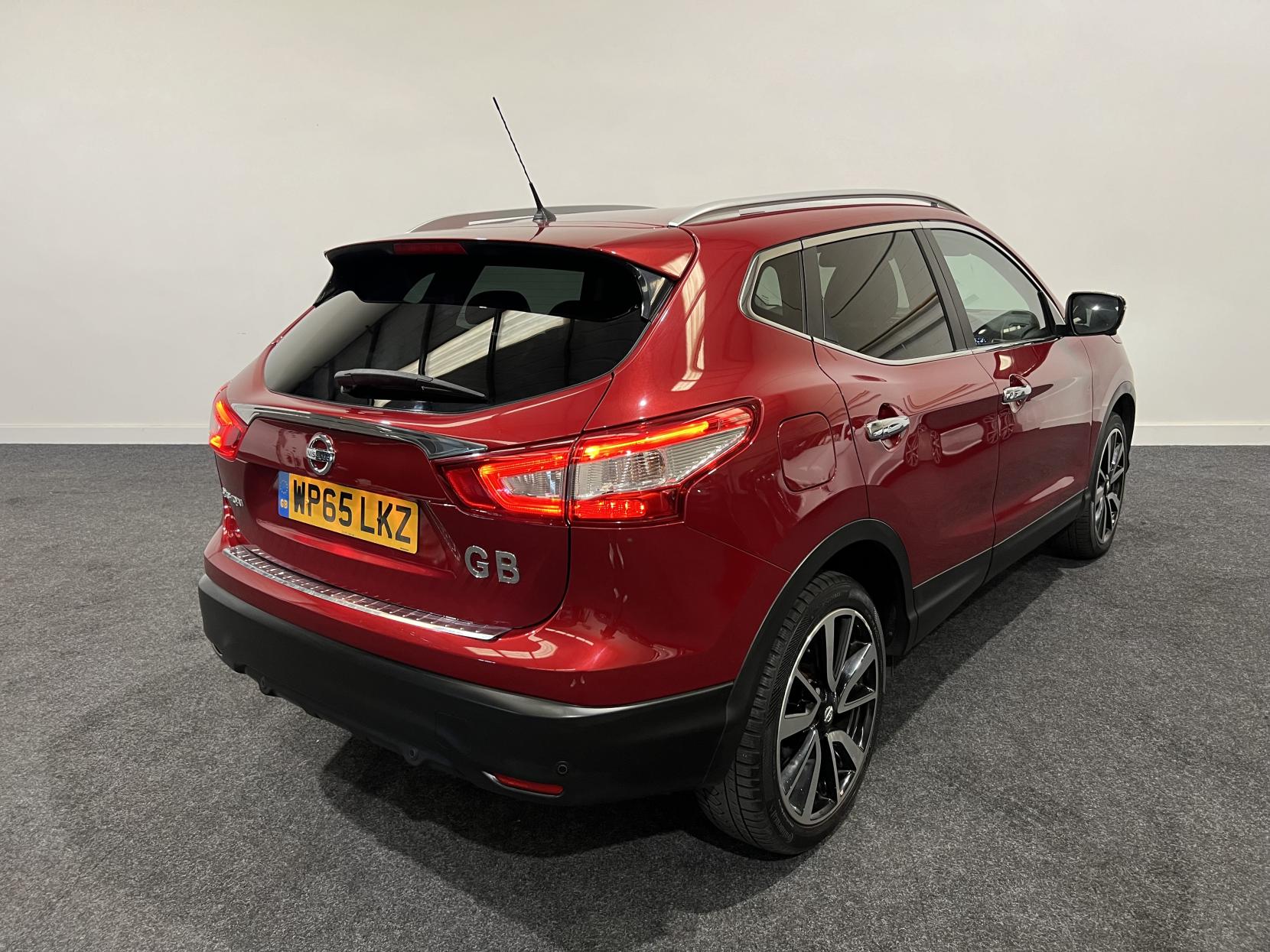 Nissan Qashqai 1.6 dCi Tekna SUV 5dr Diesel Manual 2WD Euro 6 (s/s) (130 ps)