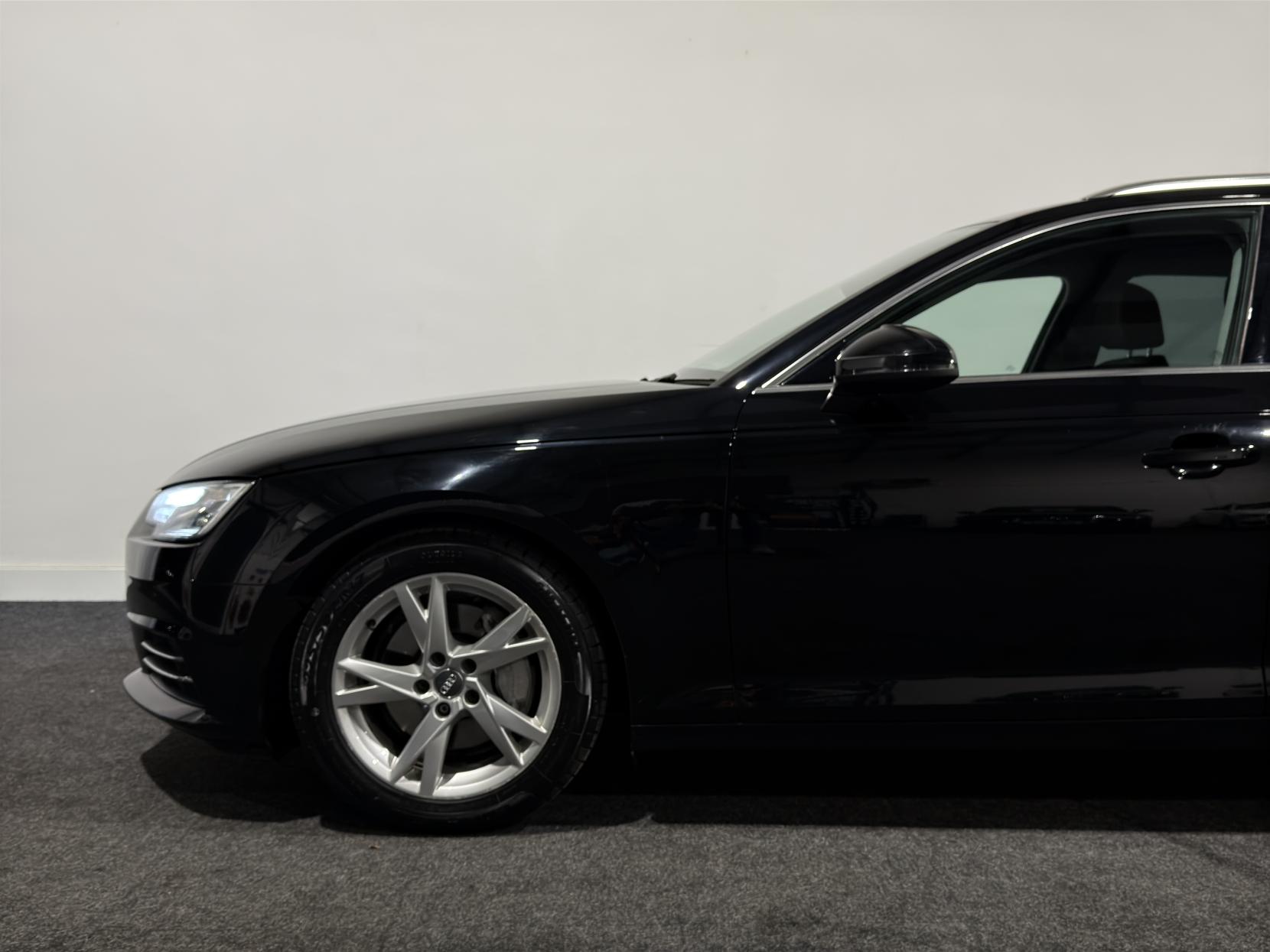 Audi A4 Avant 2.0 TDI ultra Sport Estate 5dr Diesel S Tronic Euro 6 (s/s) (190 ps)