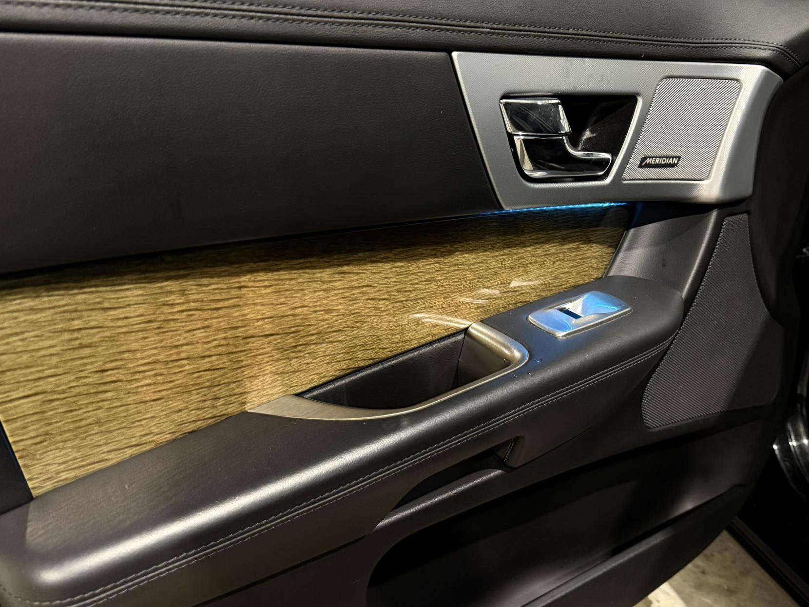 Jaguar XF 3.0d V6 Premium Luxury Saloon 4dr Diesel Auto Euro 5 (s/s) (240 ps)