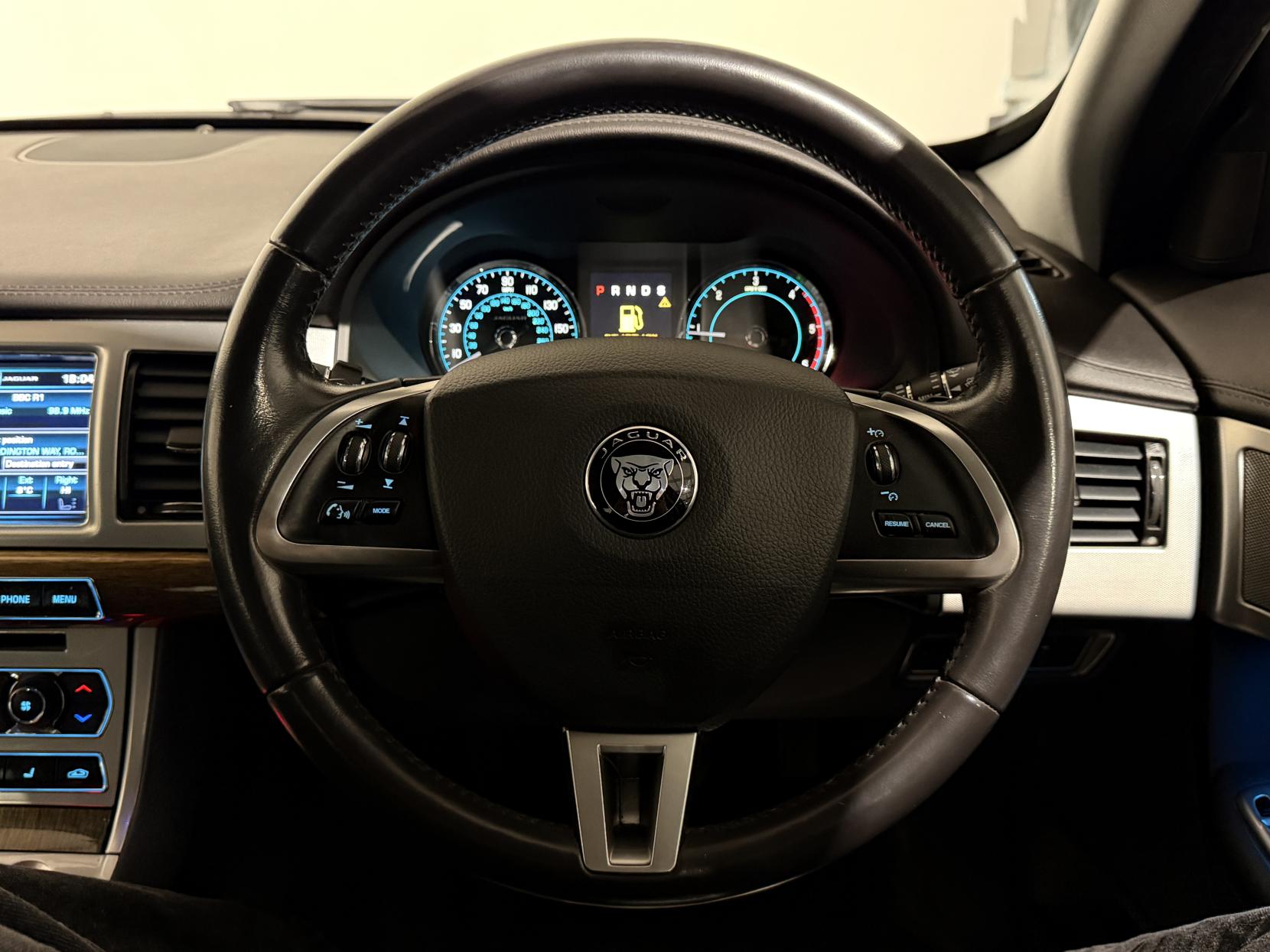 Jaguar XF 3.0d V6 Premium Luxury Saloon 4dr Diesel Auto Euro 5 (s/s) (240 ps)