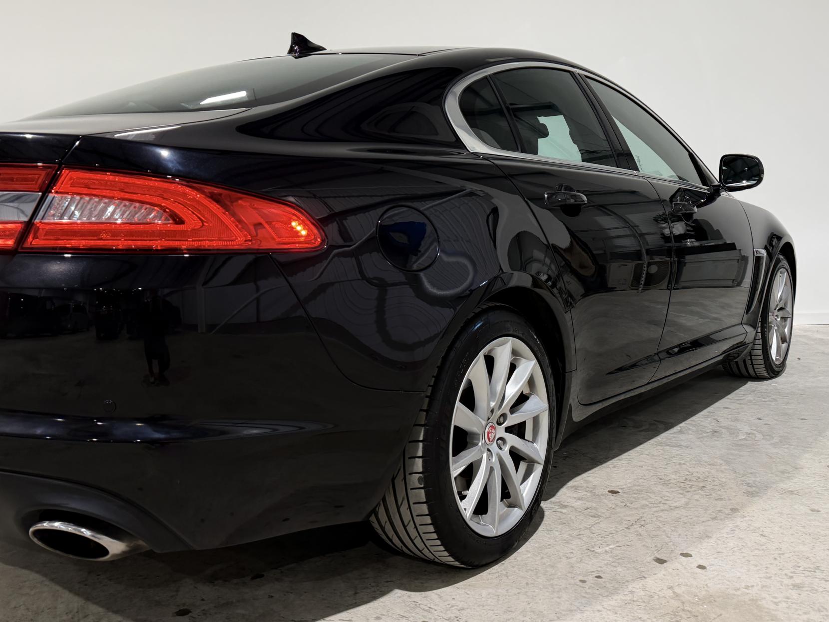 Jaguar XF 3.0d V6 Premium Luxury Saloon 4dr Diesel Auto Euro 5 (s/s) (240 ps)