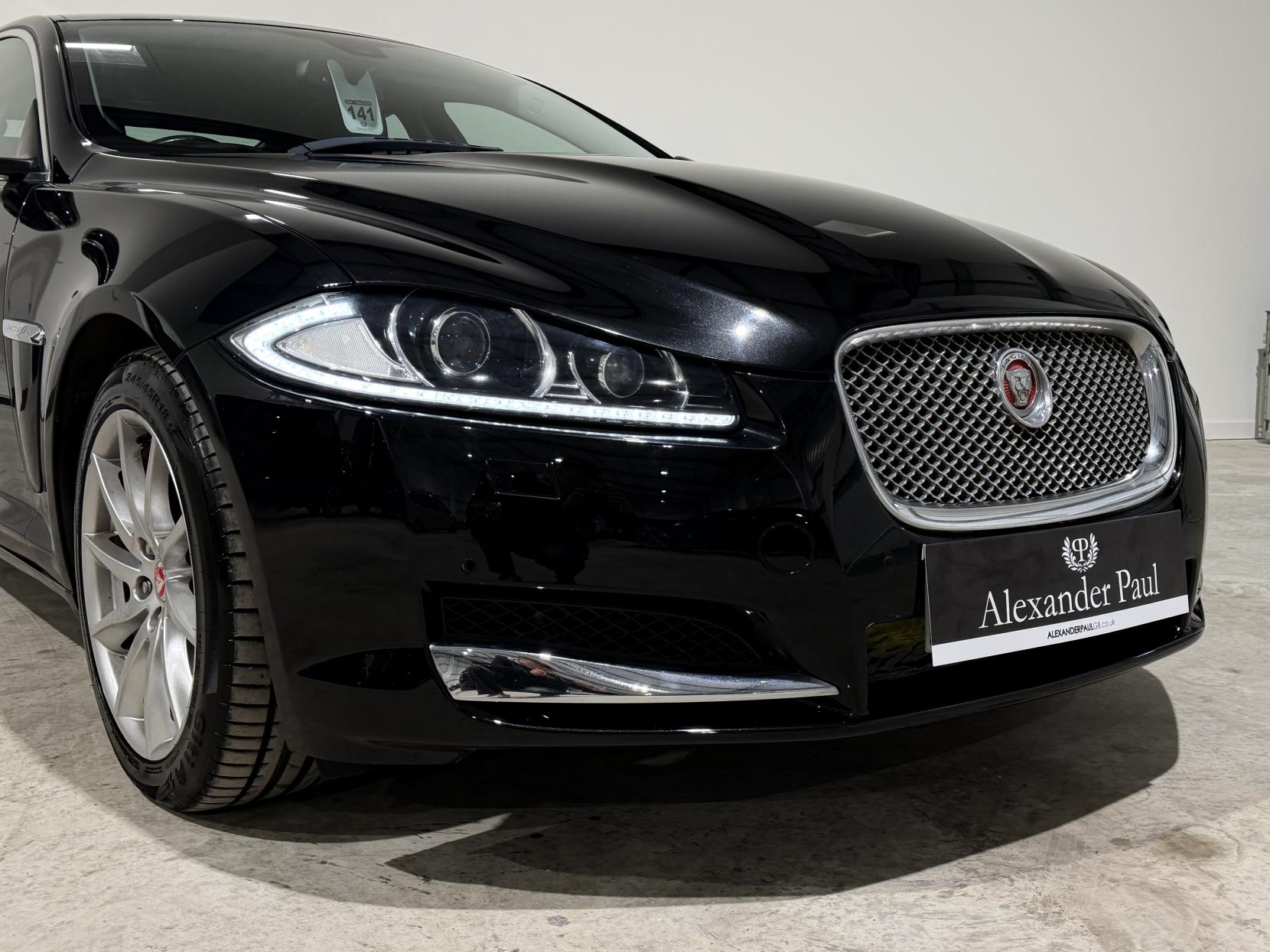 Jaguar XF 3.0d V6 Premium Luxury Saloon 4dr Diesel Auto Euro 5 (s/s) (240 ps)